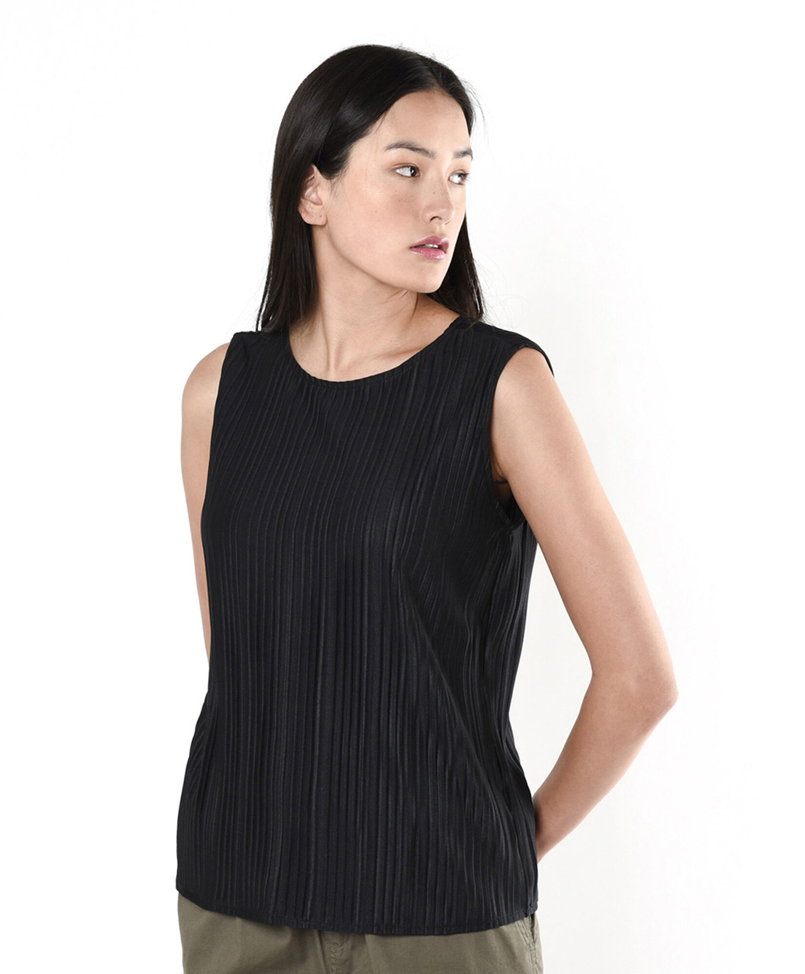 Polera mujer plisada sin mangas Polera mujer plisada sin mangas