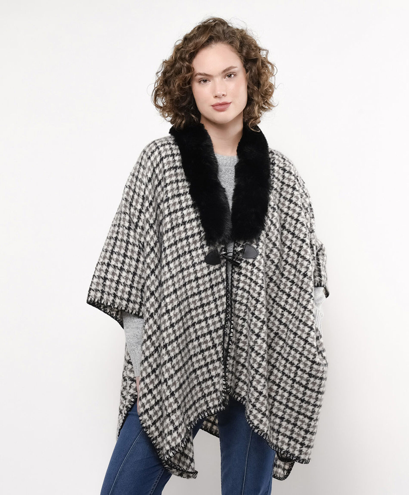Poncho mujer cuadros reversible Poncho mujer cuadros reversible