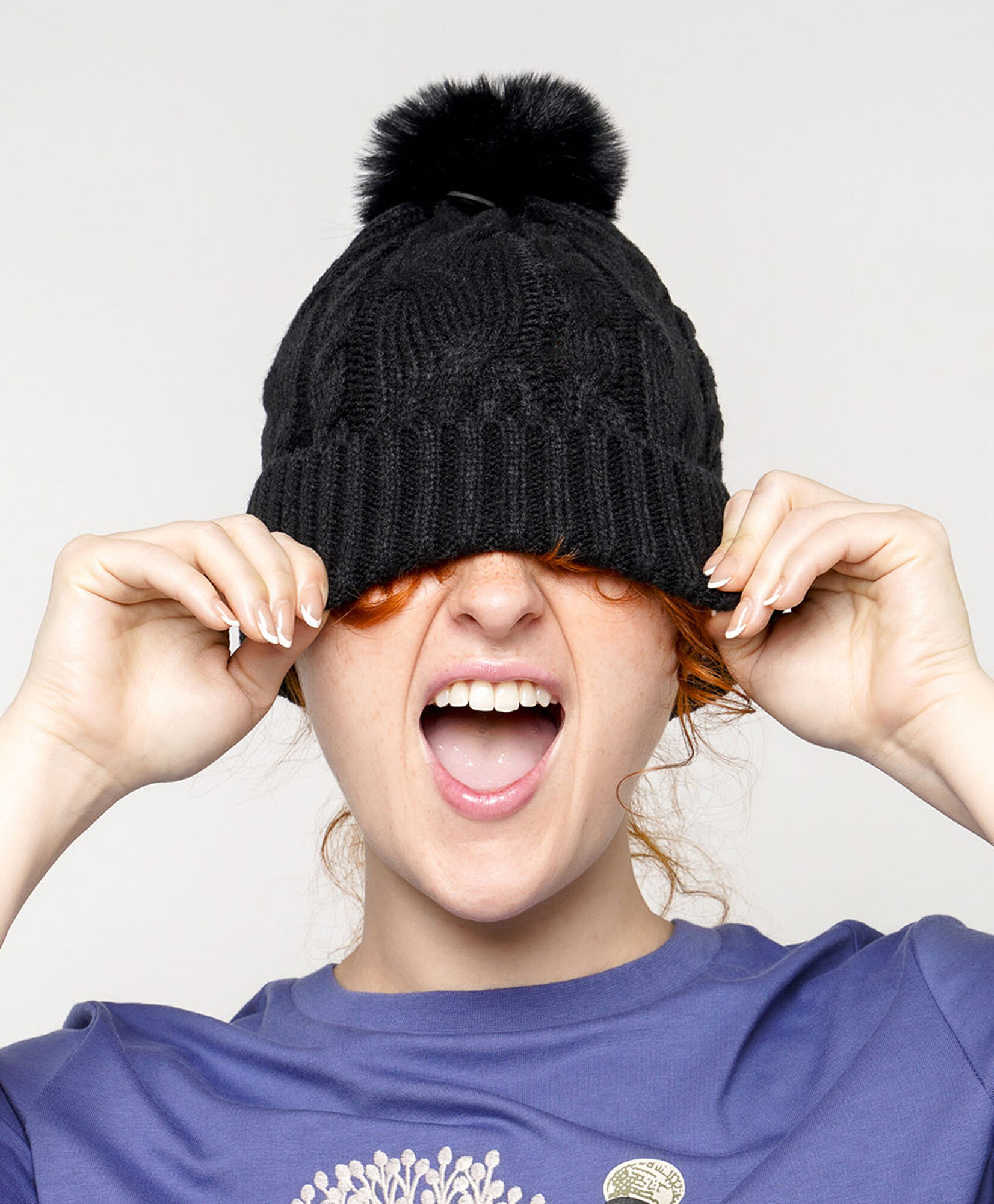 Gorro mujer pompón negro Gorro mujer pompón negro