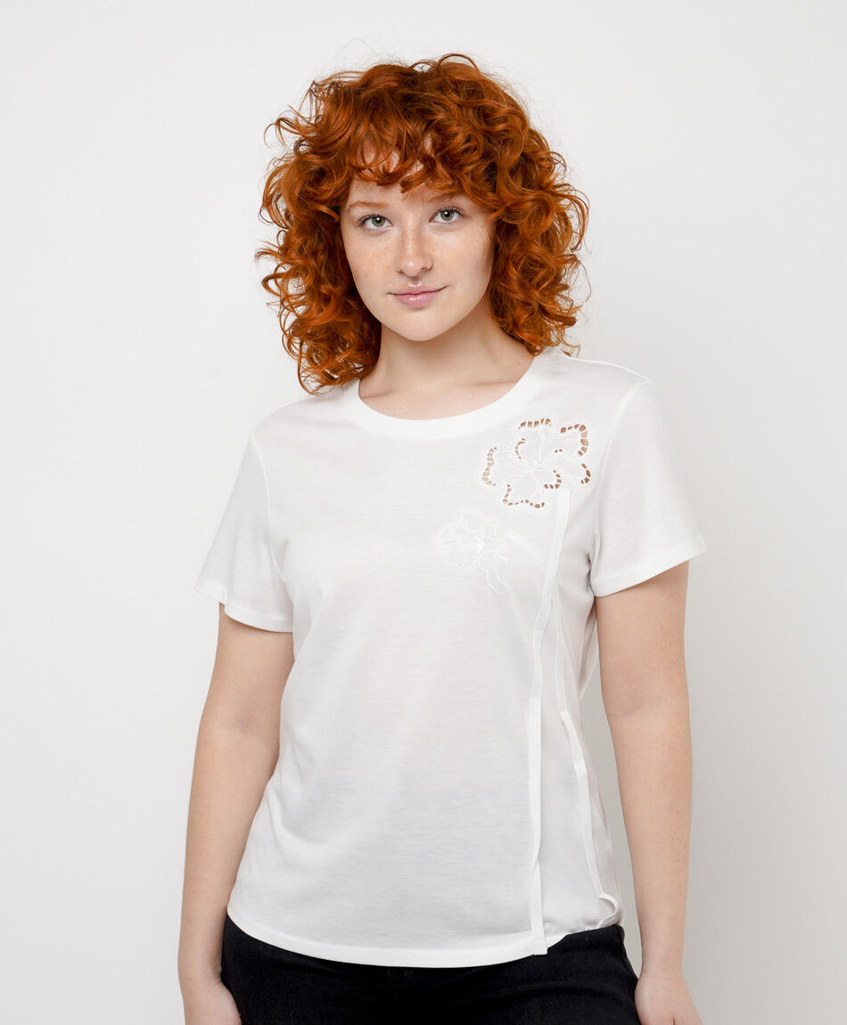 Polera mujer bordada florcita