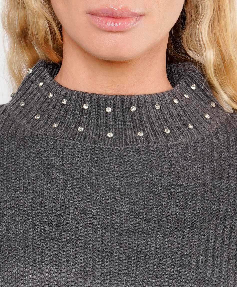 Sweater mujer cuello con tachas