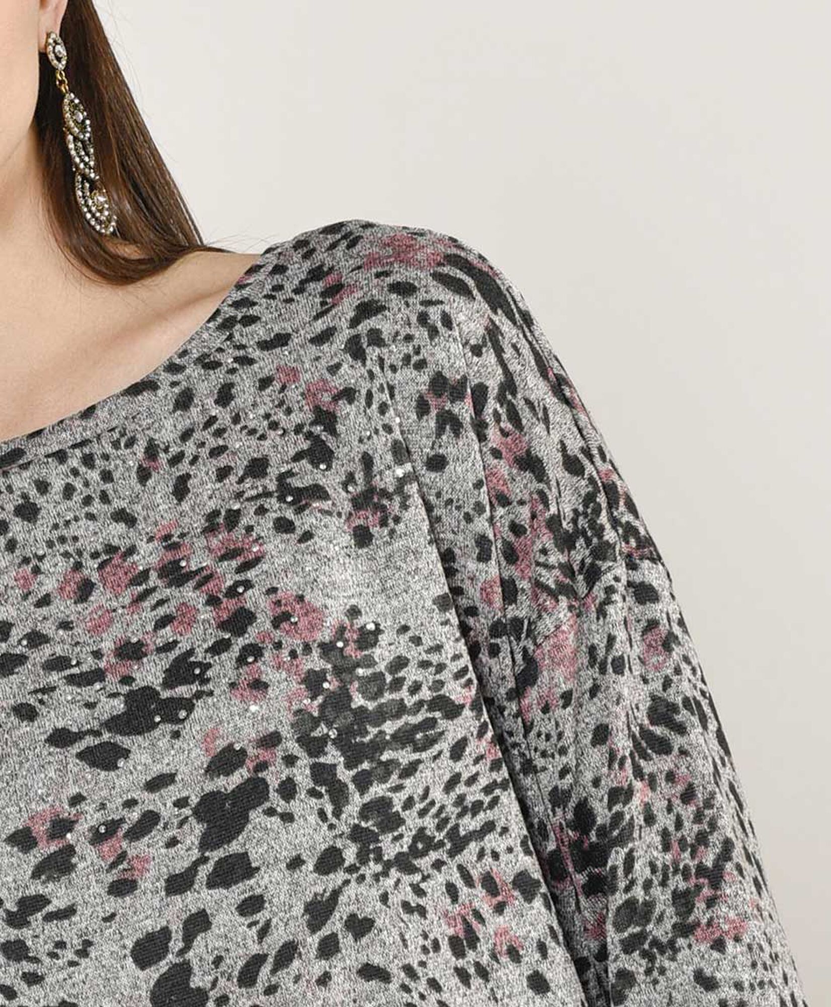 Polera mujer animal print tachas oversize Polera mujer animal print tachas oversize