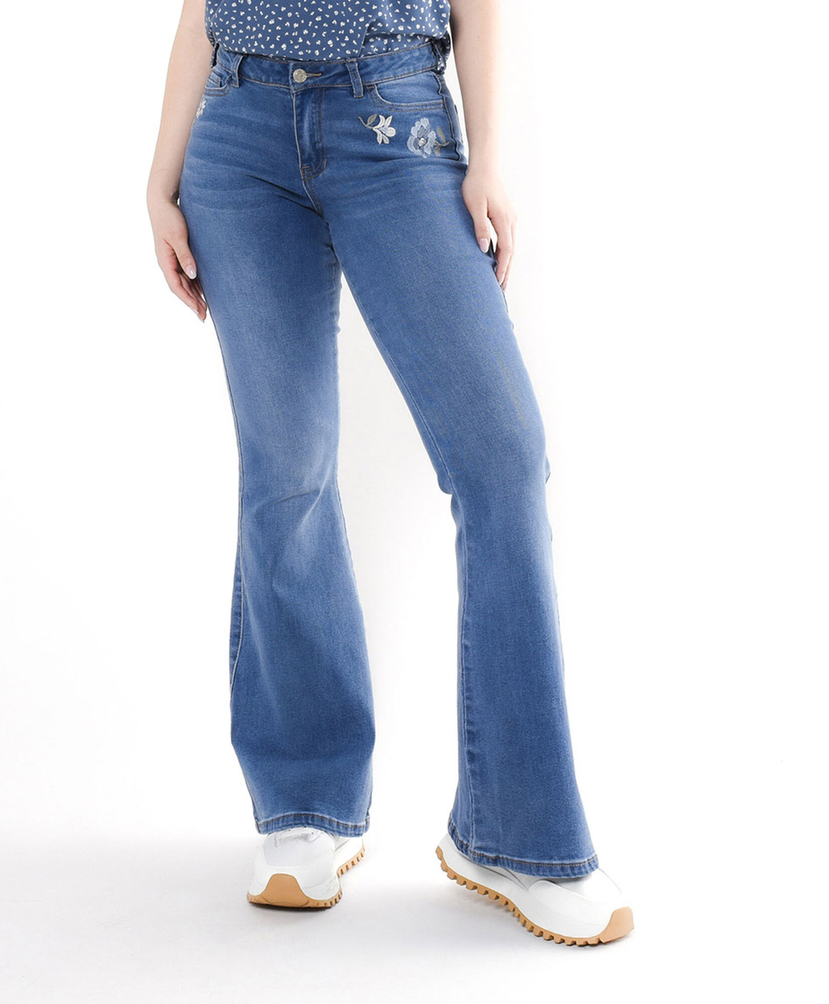Jeans mujer flores bordadas flare Jeans mujer flores bordadas flare