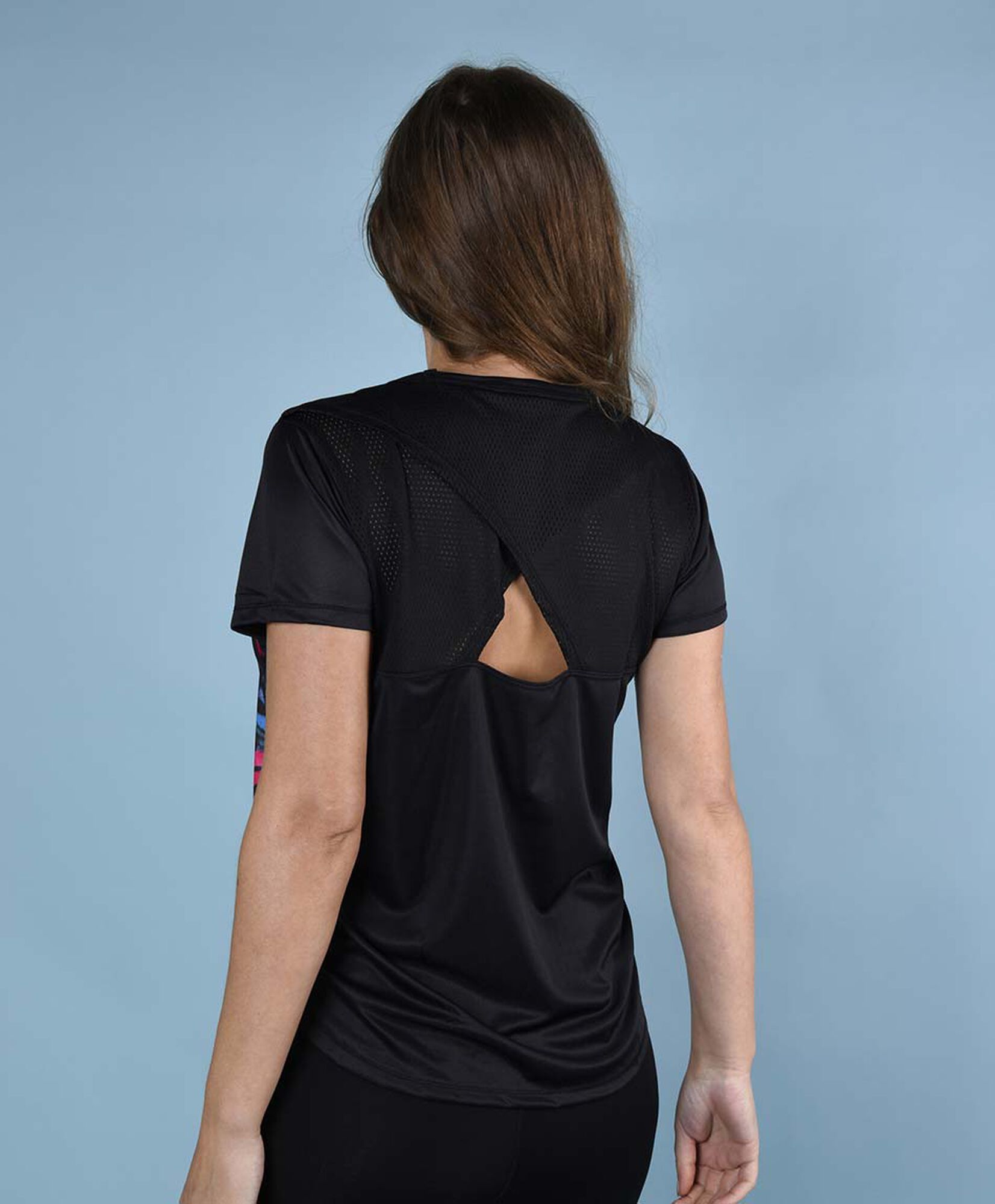 Polera deportiva manga corta cuello redondo Polera deportiva manga corta cuello redondo