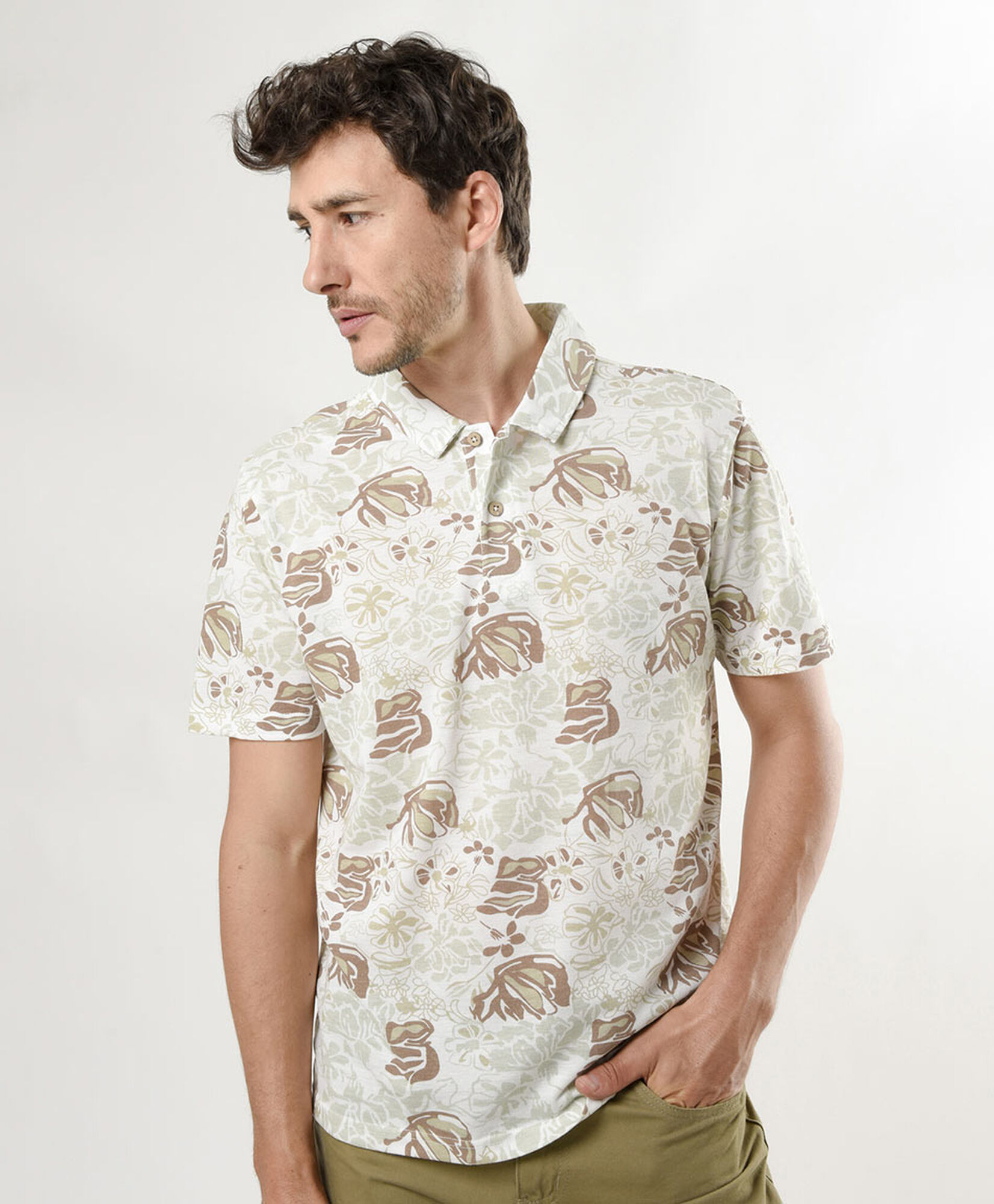Polera hombre floral texturizada cuello piqué Polera hombre floral texturizada cuello piqué