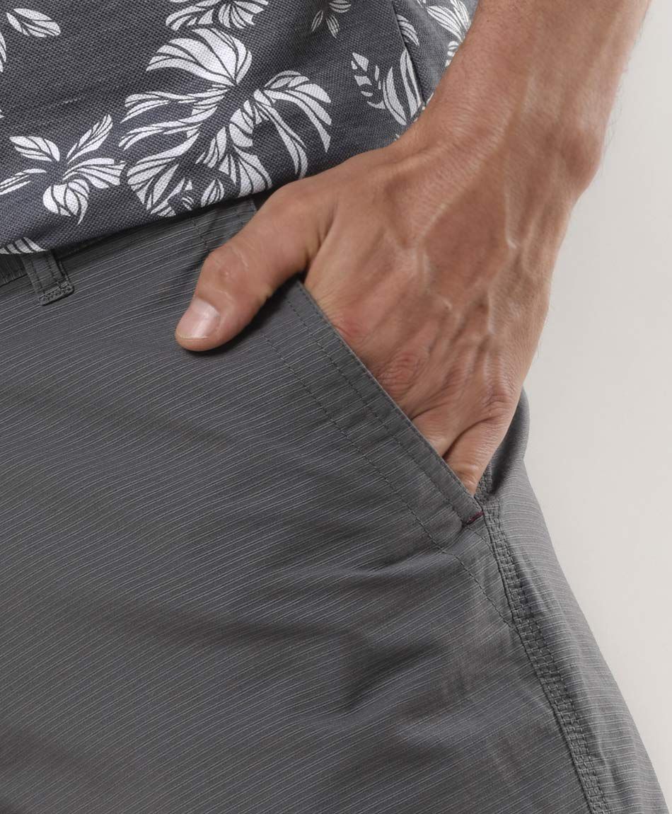 Bermuda hombre lisa gris