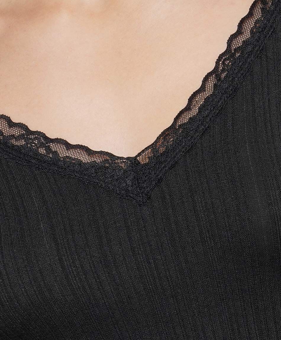 Polera mujer detalles encaje