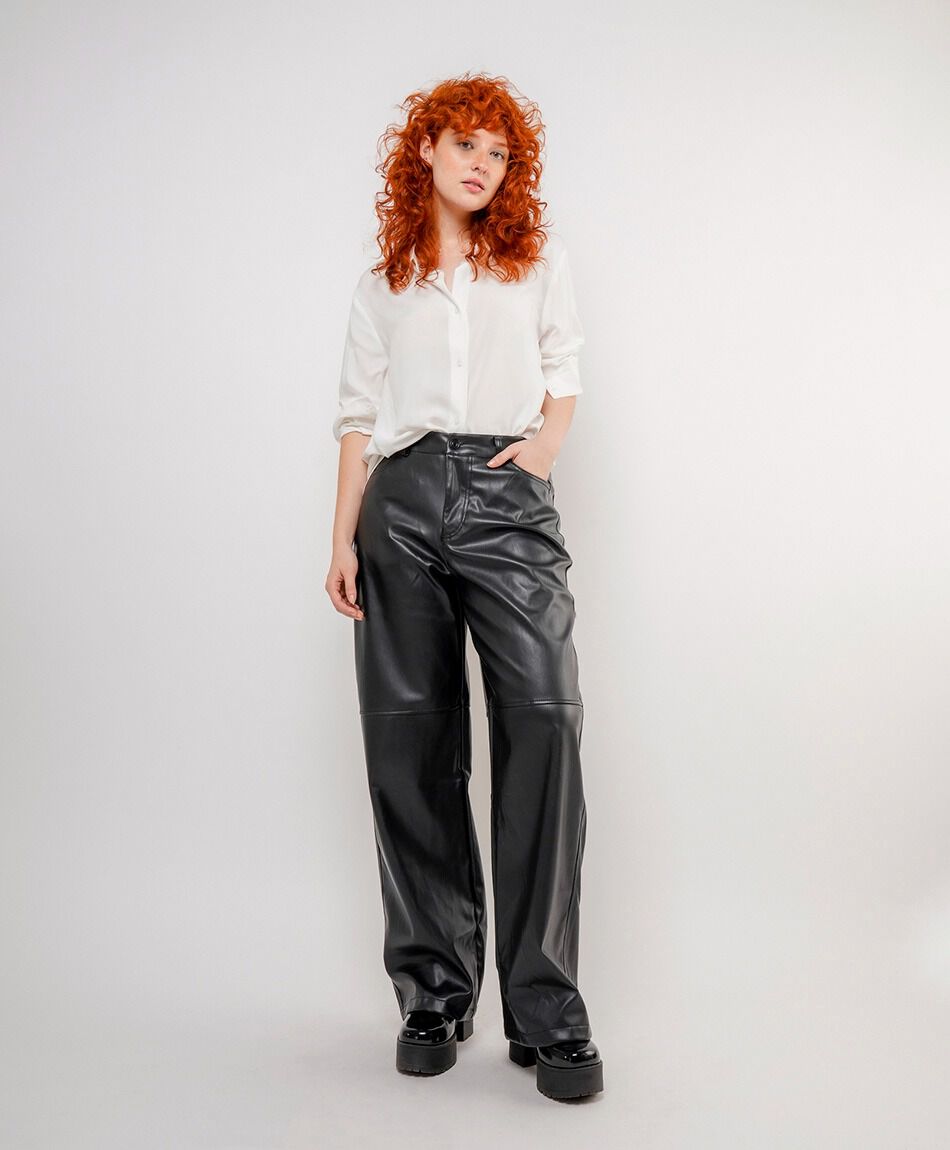 Pantal&oacute;n mujer estilo cuerina negro