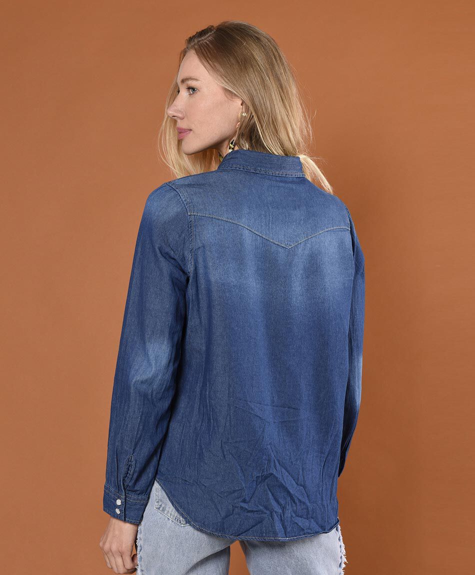 Blusa denim broches