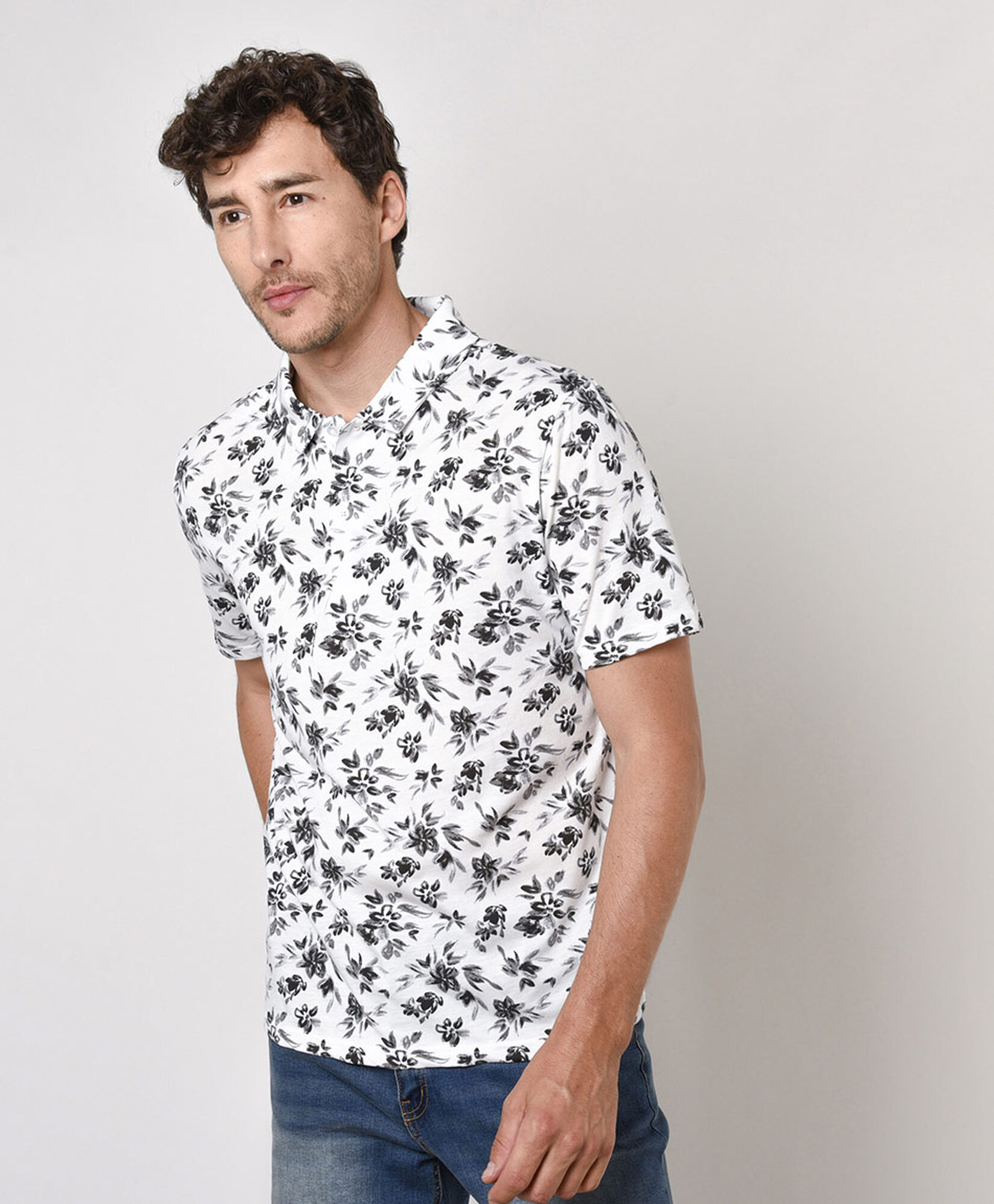 Polera hombre flores cuello piqué Polera hombre flores cuello piqué