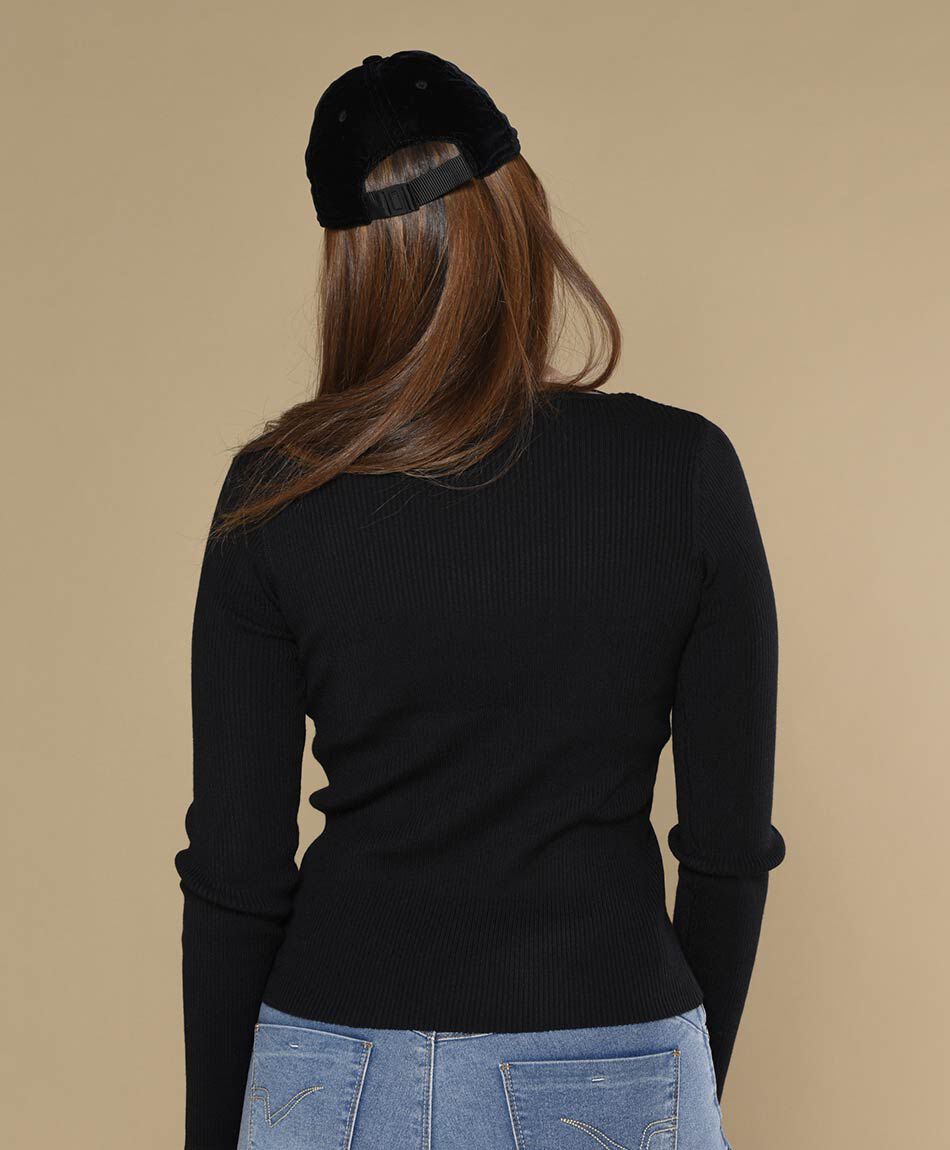 Tejido mujer canal&eacute; botones ajustado