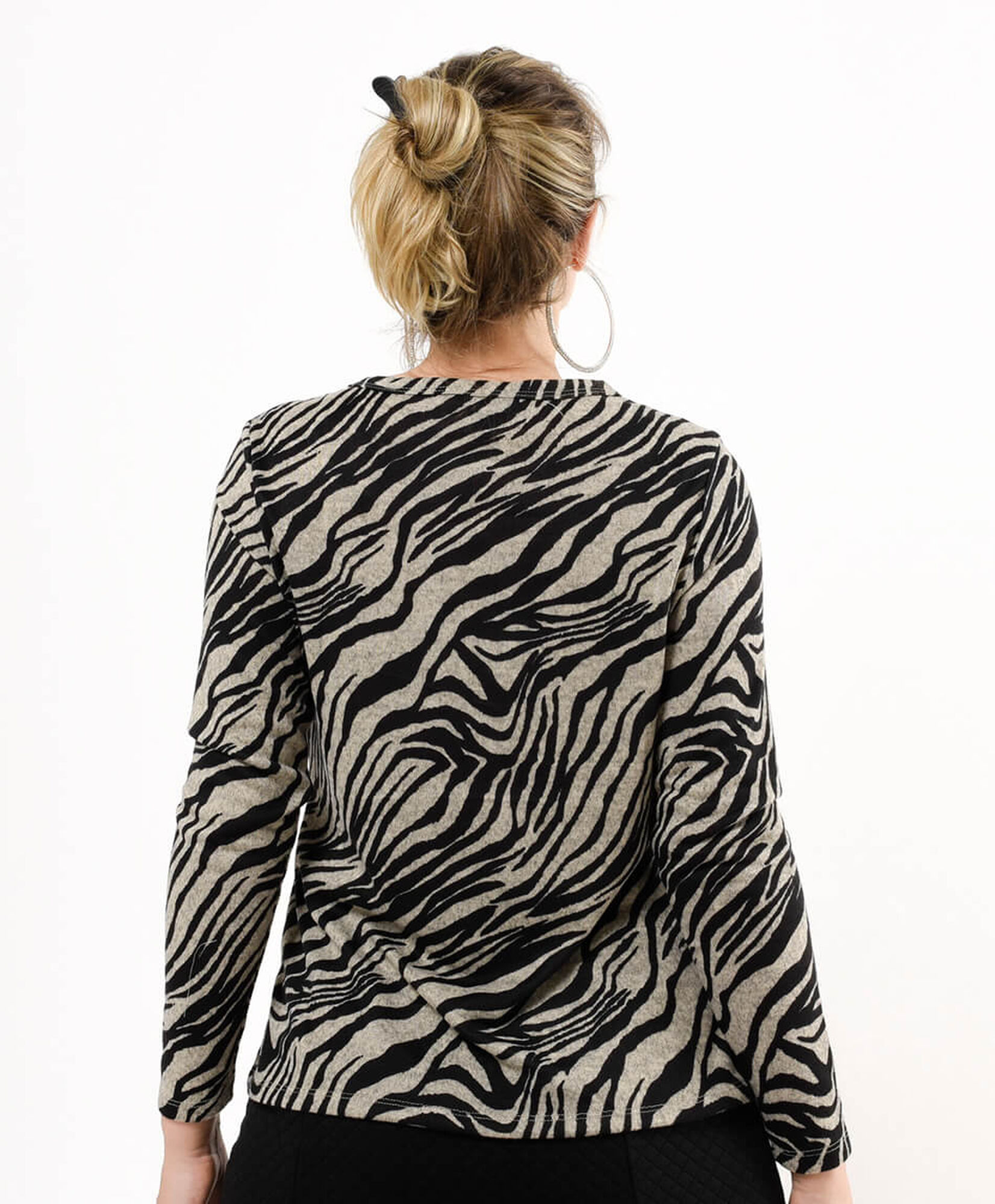 Polera mujer brillos en cuello Polera mujer brillos en cuello