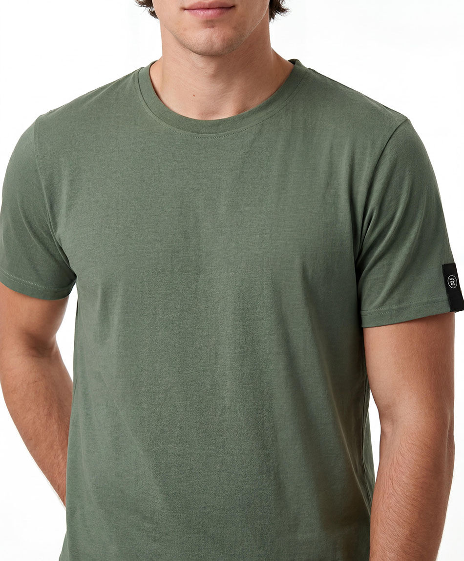 Polera hombre parche manga lisa