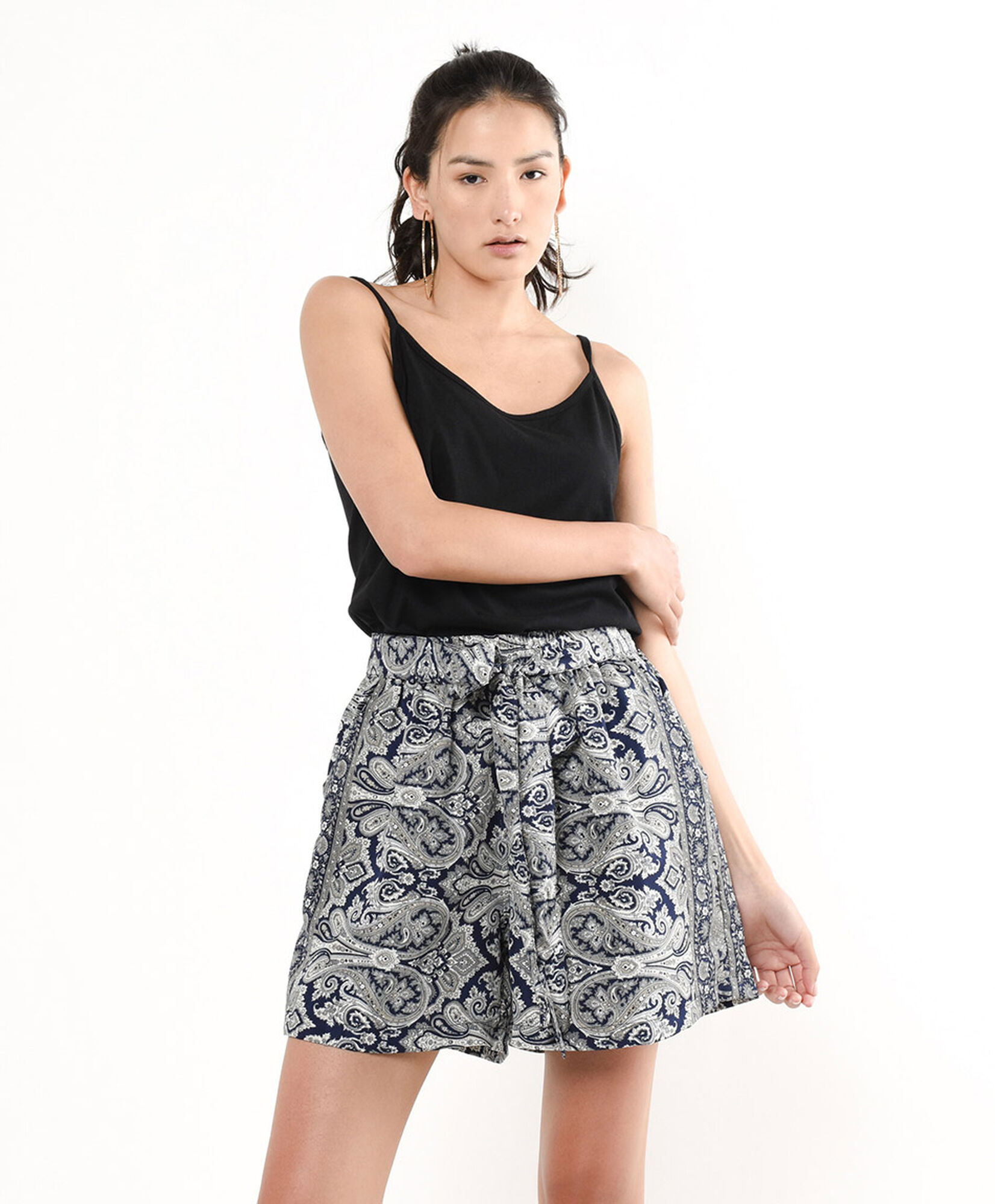 Short mujer lazo floreado Short mujer lazo floreado