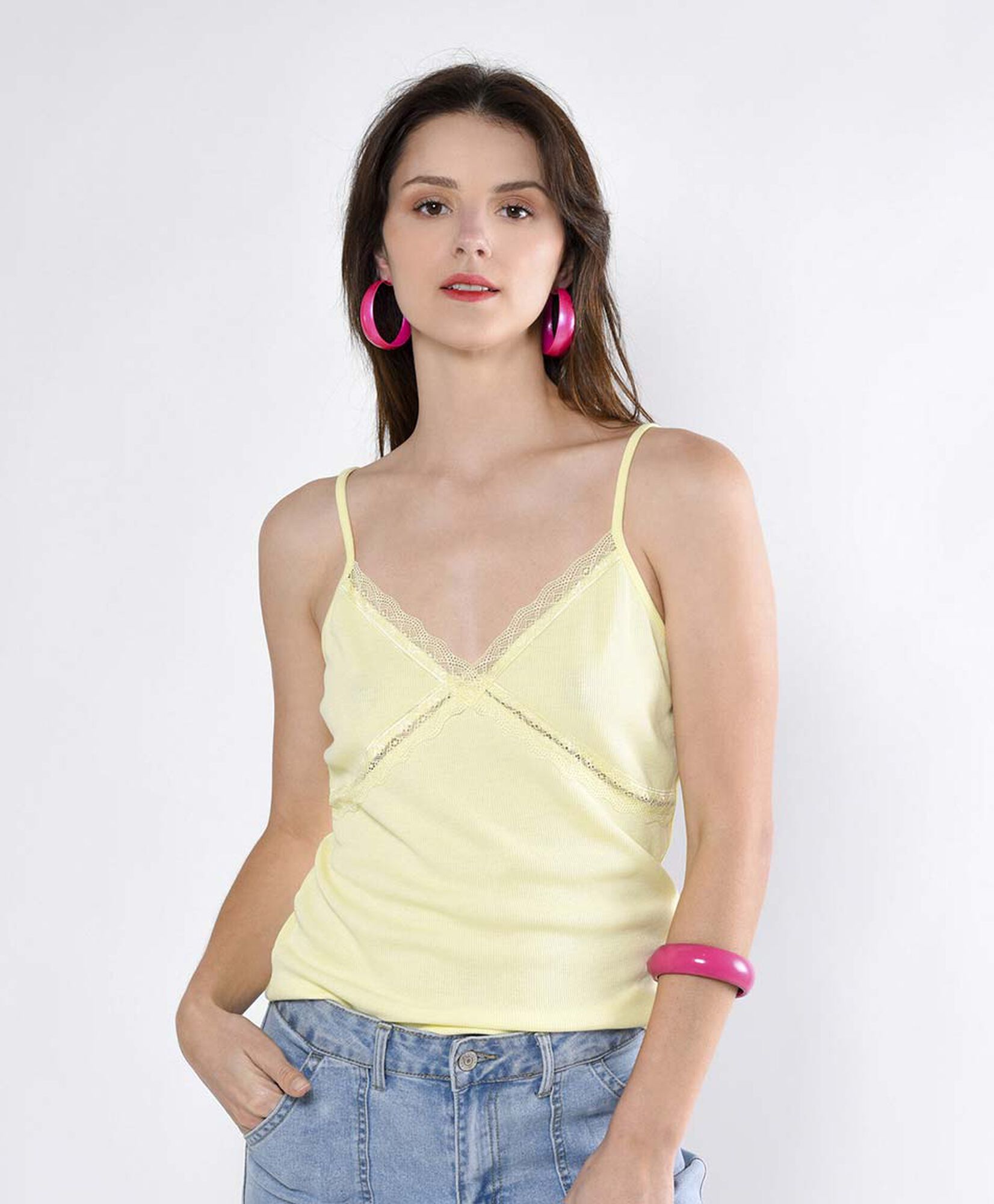 Polera ajustada tirantes cuello en v Polera ajustada tirantes cuello en v