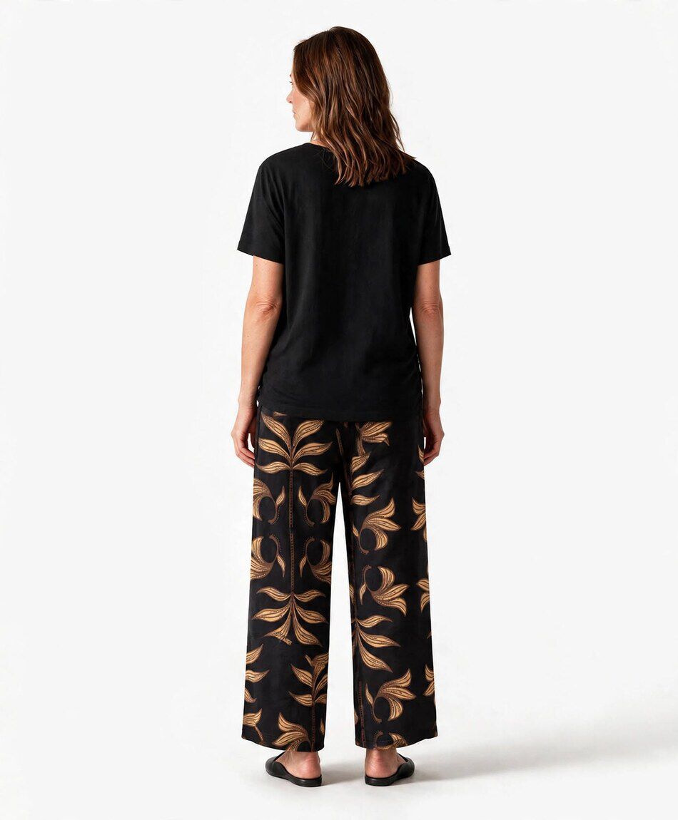 Pantal&oacute;n mujer hojas