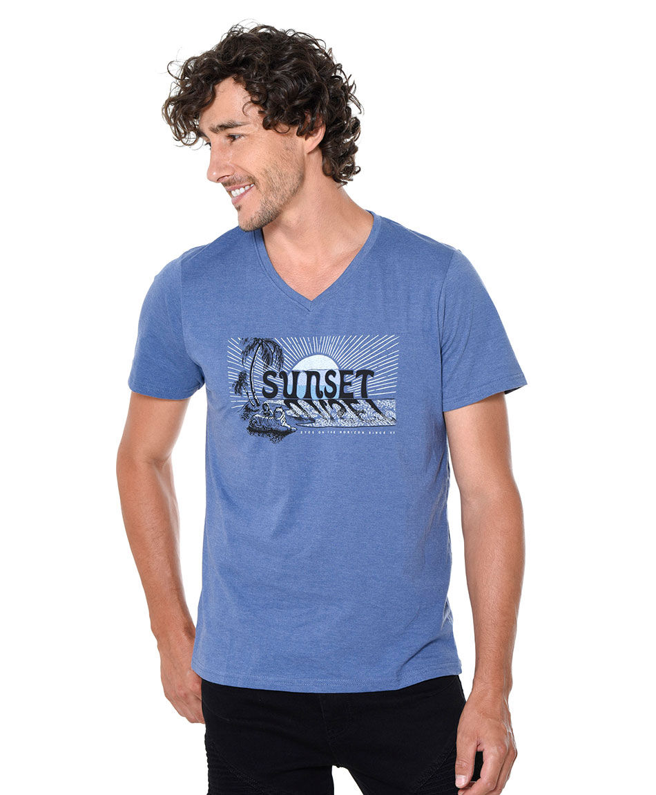 Polera estampada cuello v