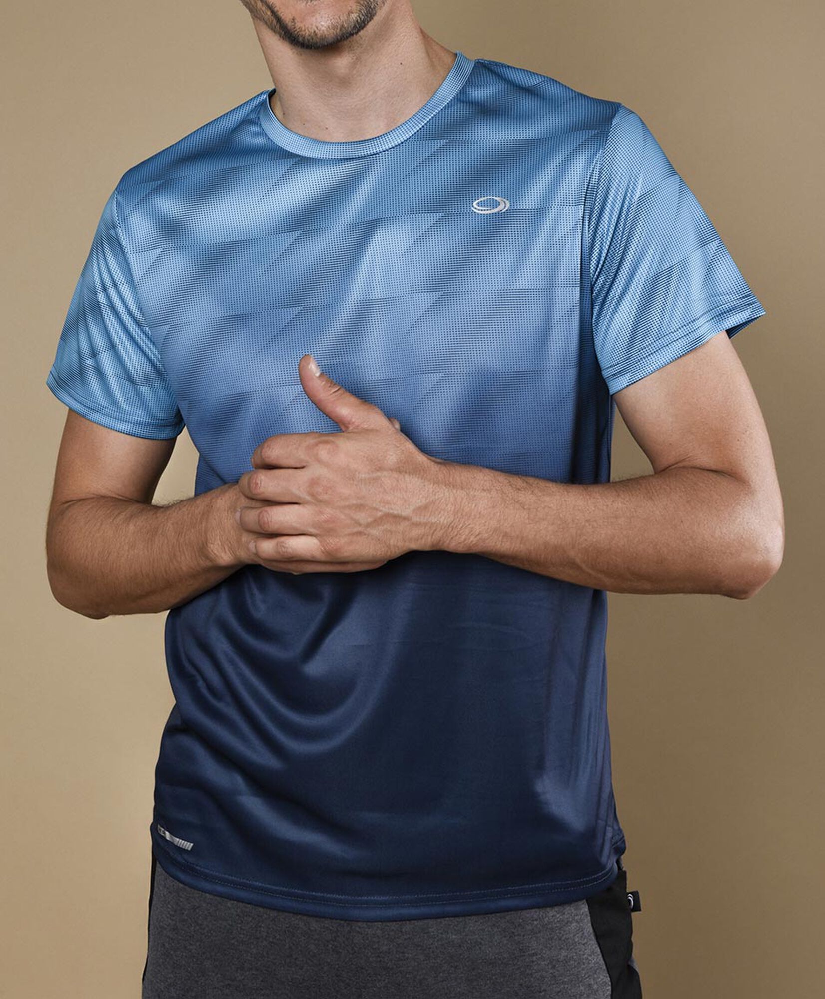 Polera deportiva manga corta cuello redondo Polera deportiva manga corta cuello redondo