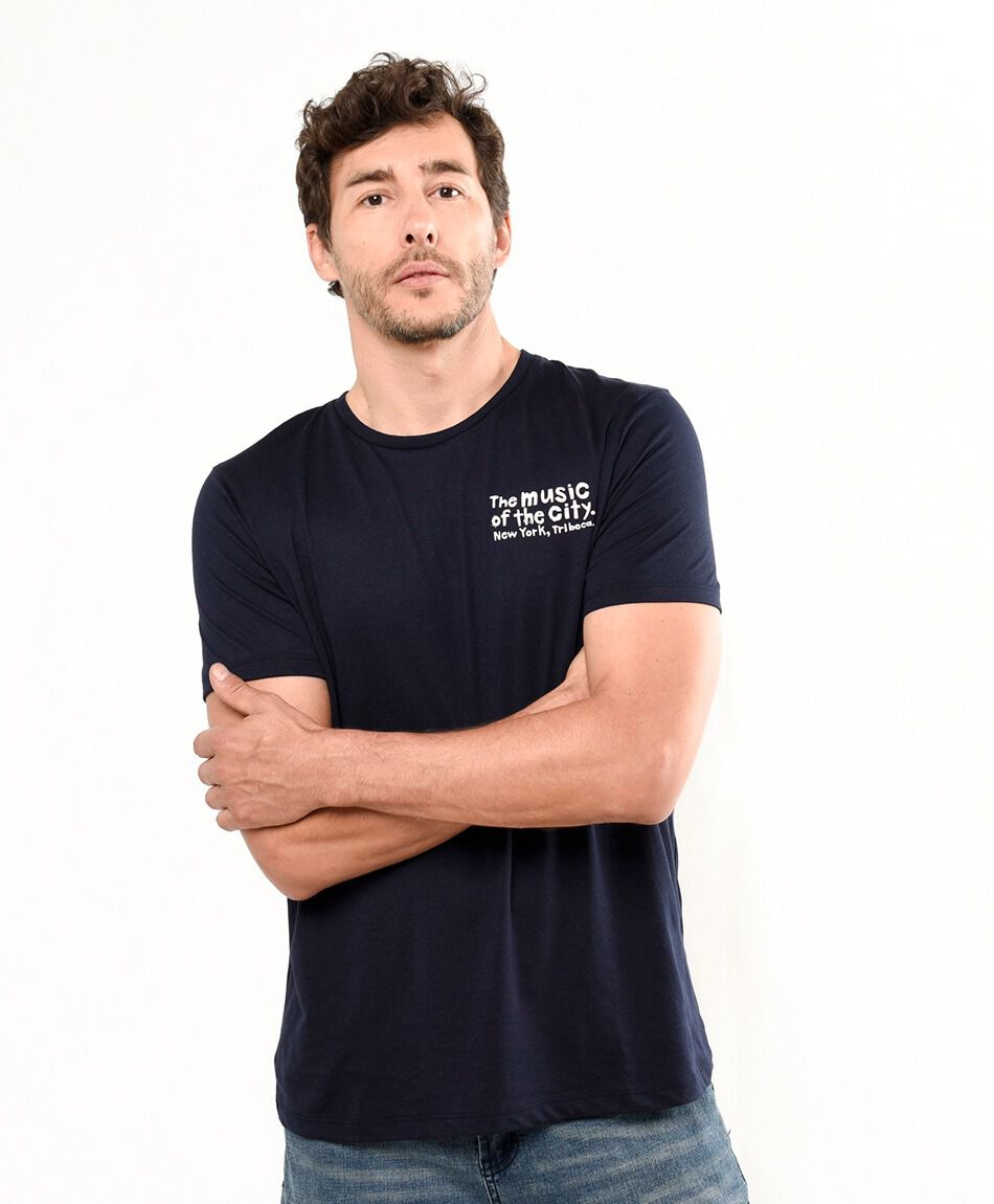 Polera hombre doble estampado music