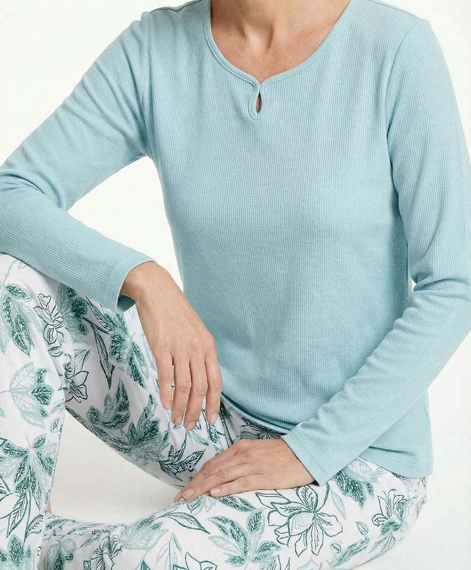 Pijama mujer dise&ntilde;o floreado cian