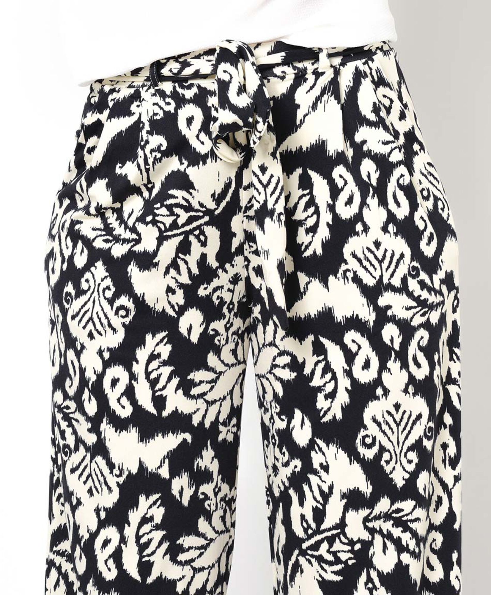 Pantalón mujer estampado figuras Pantalón mujer estampado figuras