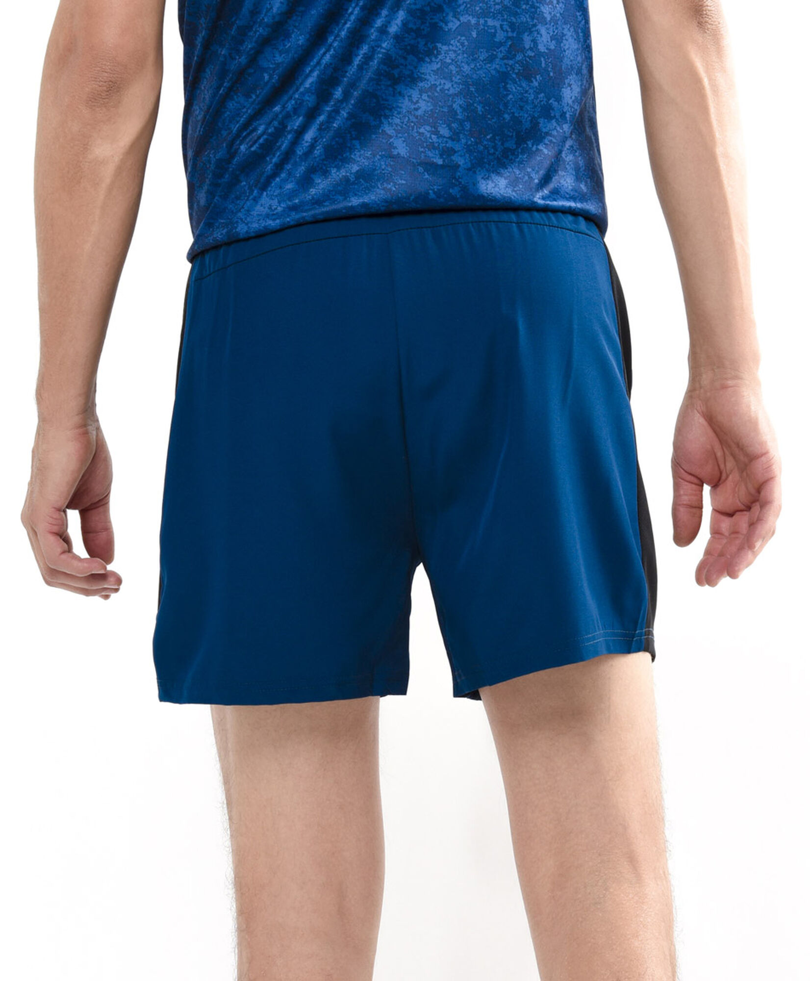 Short deportivo hombre línea negra Short deportivo hombre línea negra
