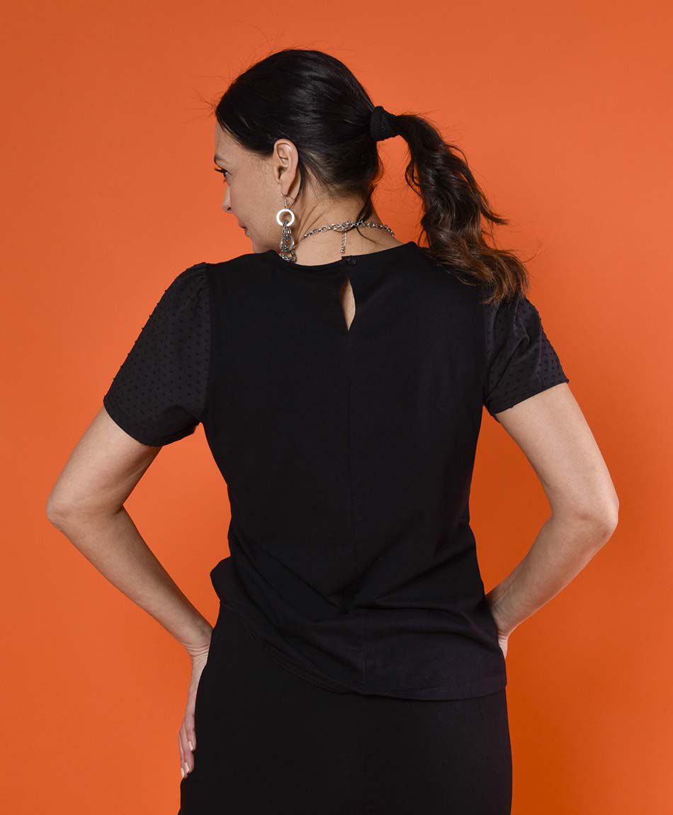 Polera manga corta cuello redondo