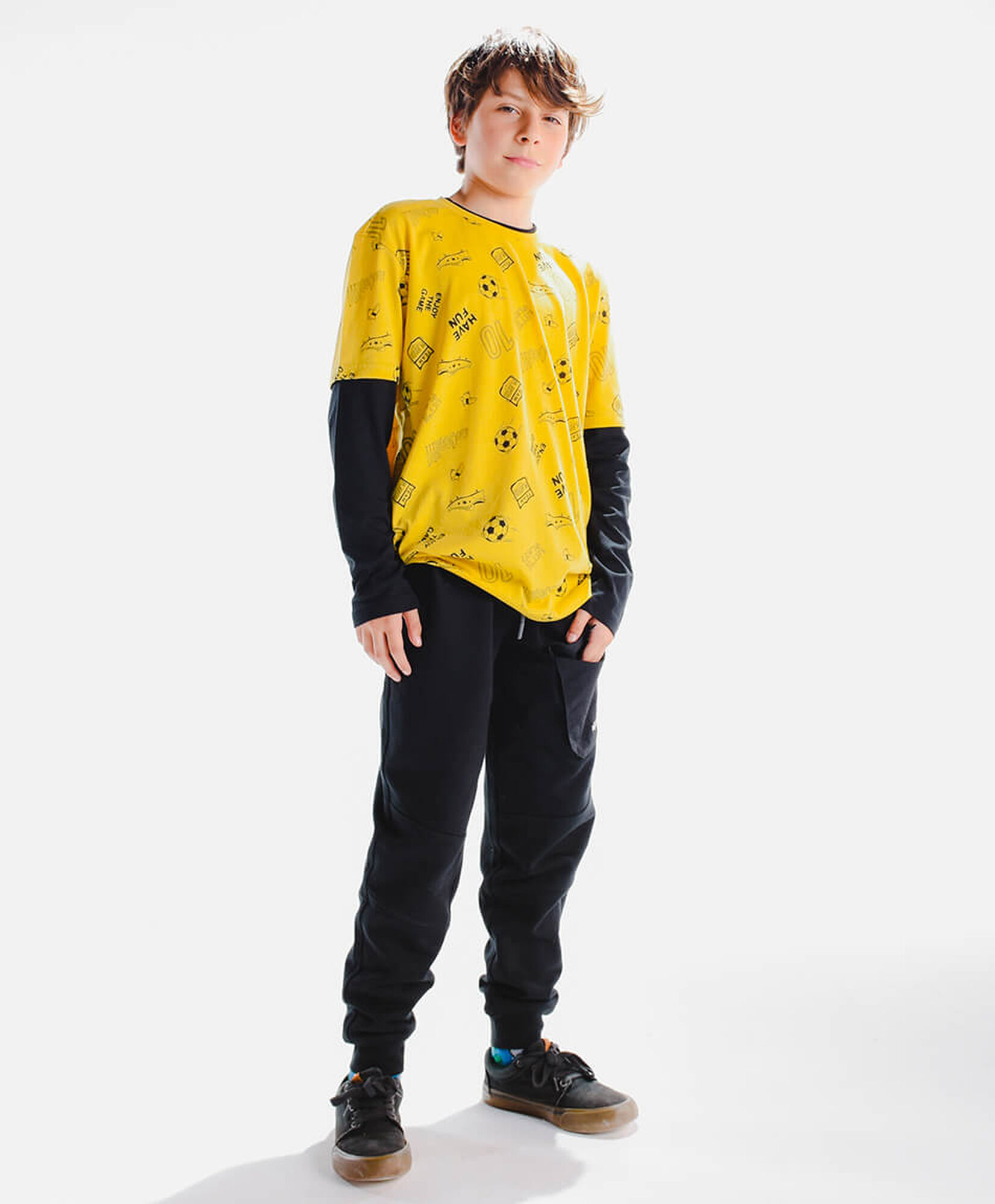 Pantalón de buzo niño bolsillo frontal Pantalón de buzo niño bolsillo frontal