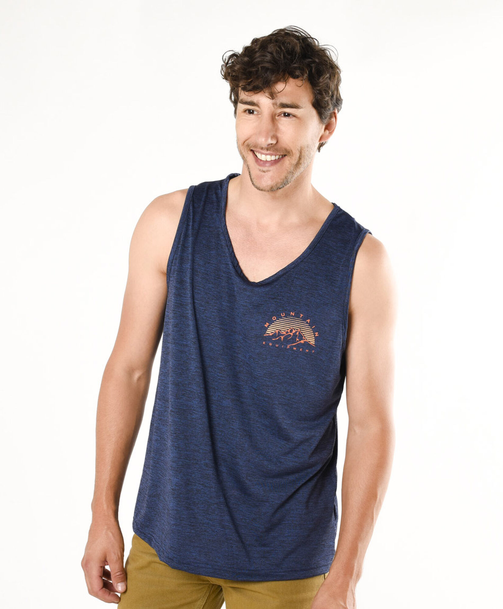 Polera hombre mountain sin mangas Polera hombre mountain sin mangas