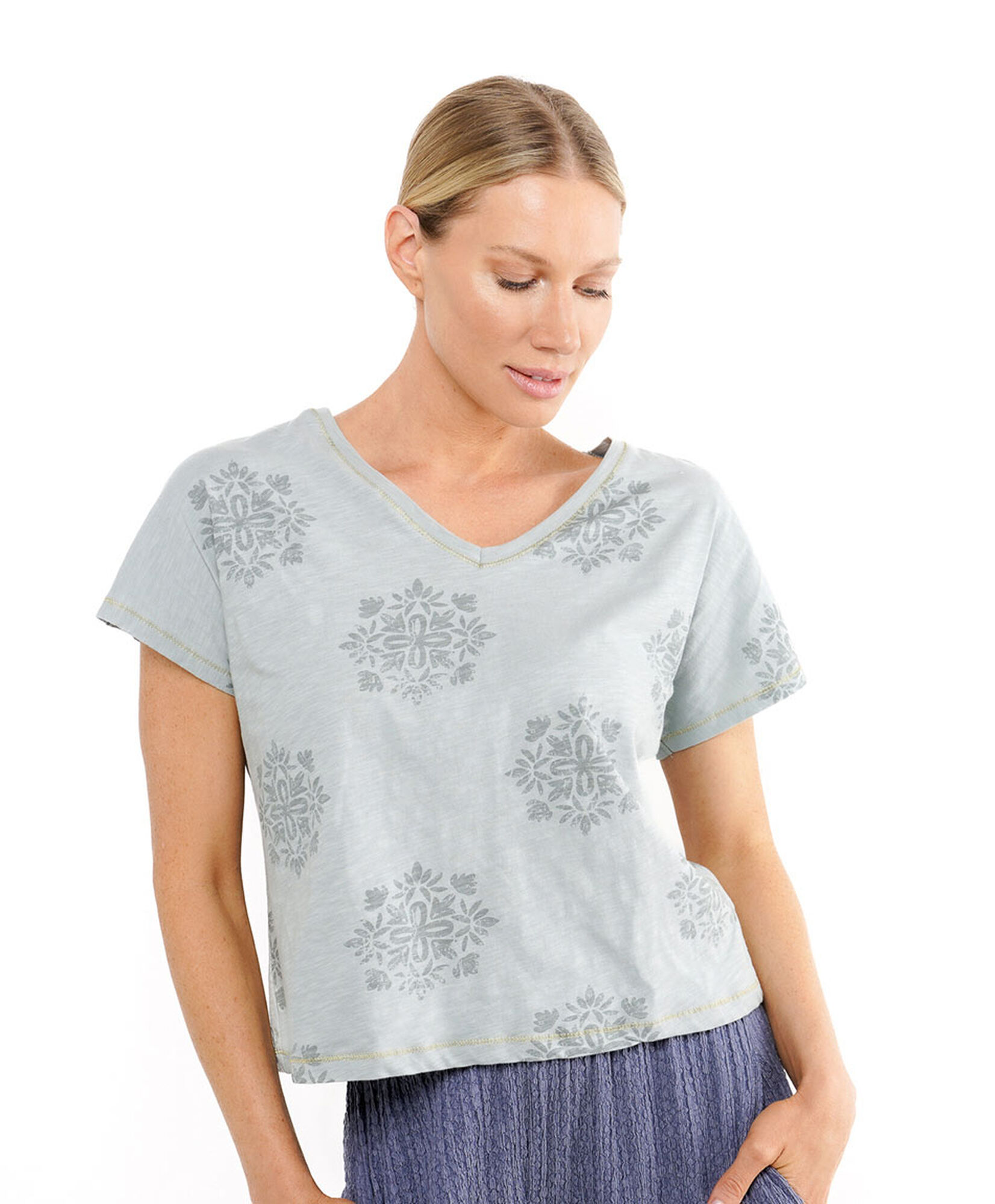 Polera mujer diseño florcitas gold Polera mujer diseño florcitas gold