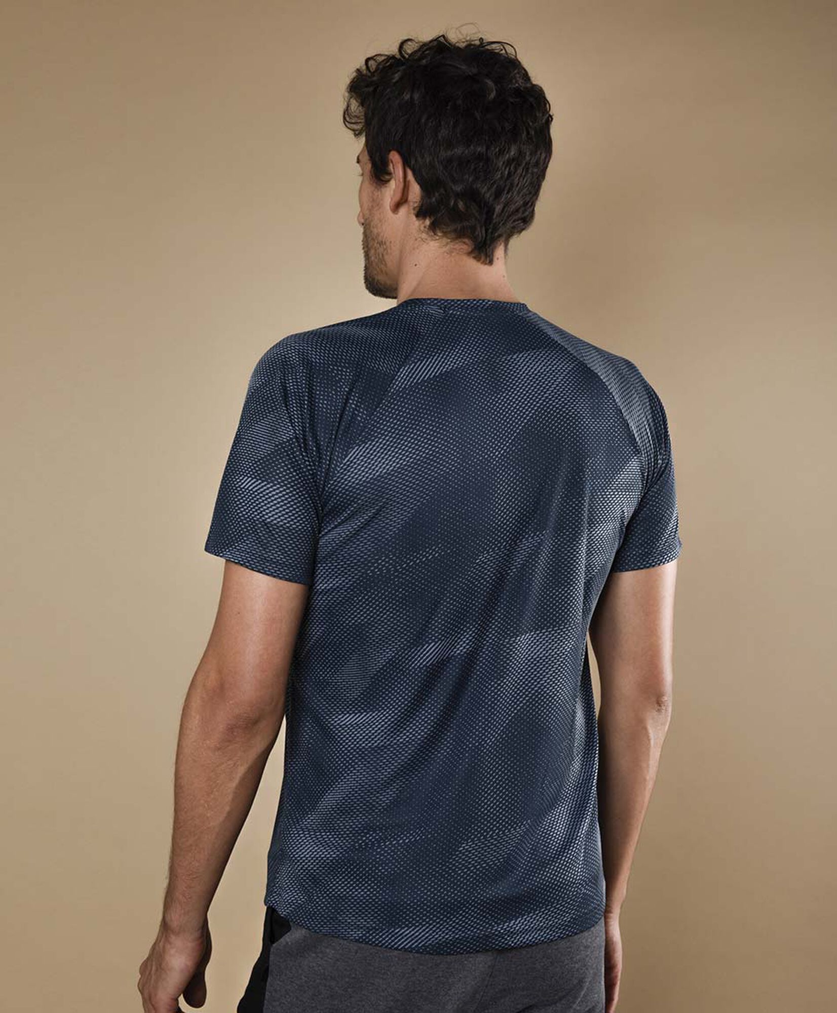 Polera deportiva manga corta cuello redondo Polera deportiva manga corta cuello redondo