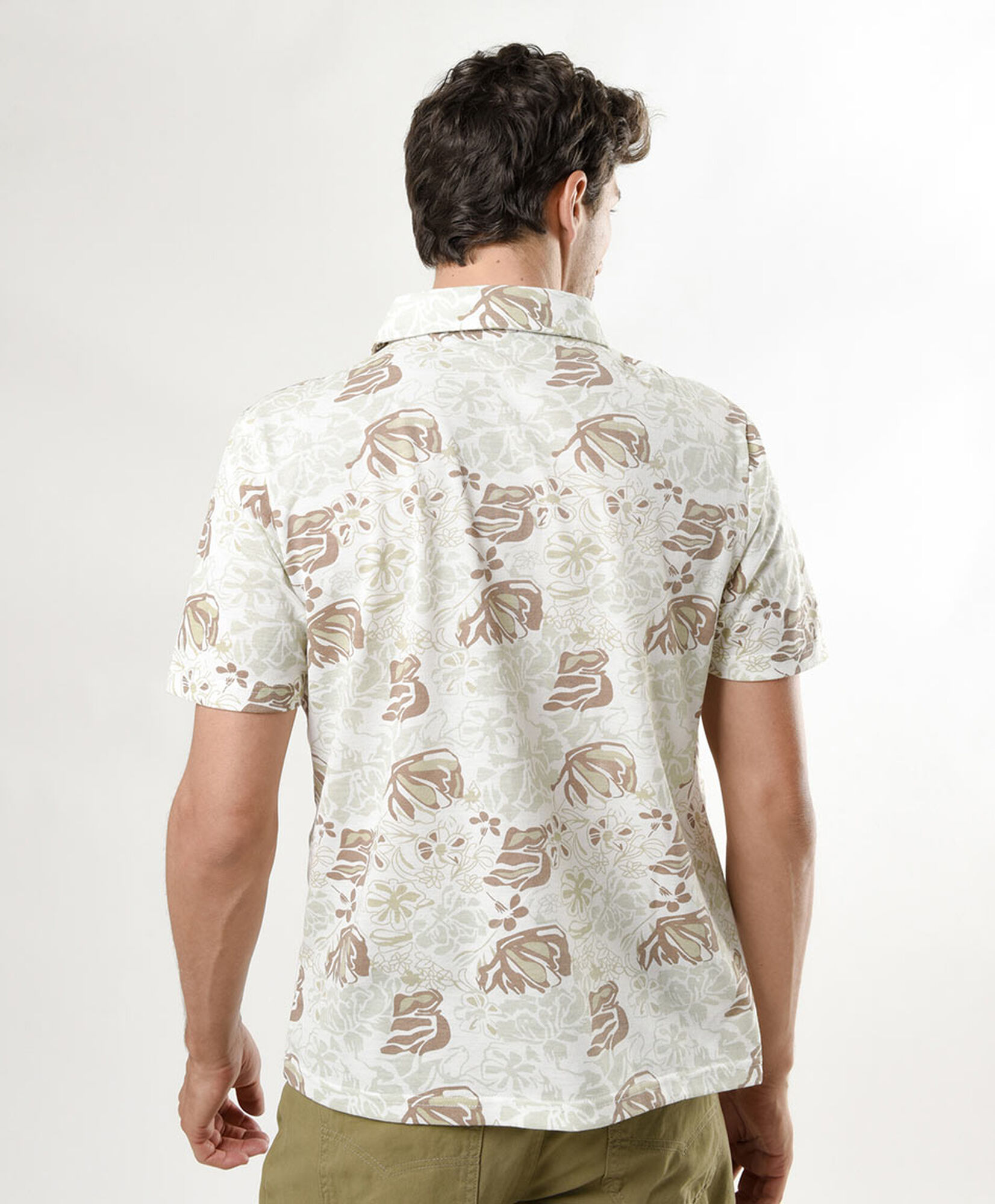 Polera hombre floral texturizada cuello piqué Polera hombre floral texturizada cuello piqué