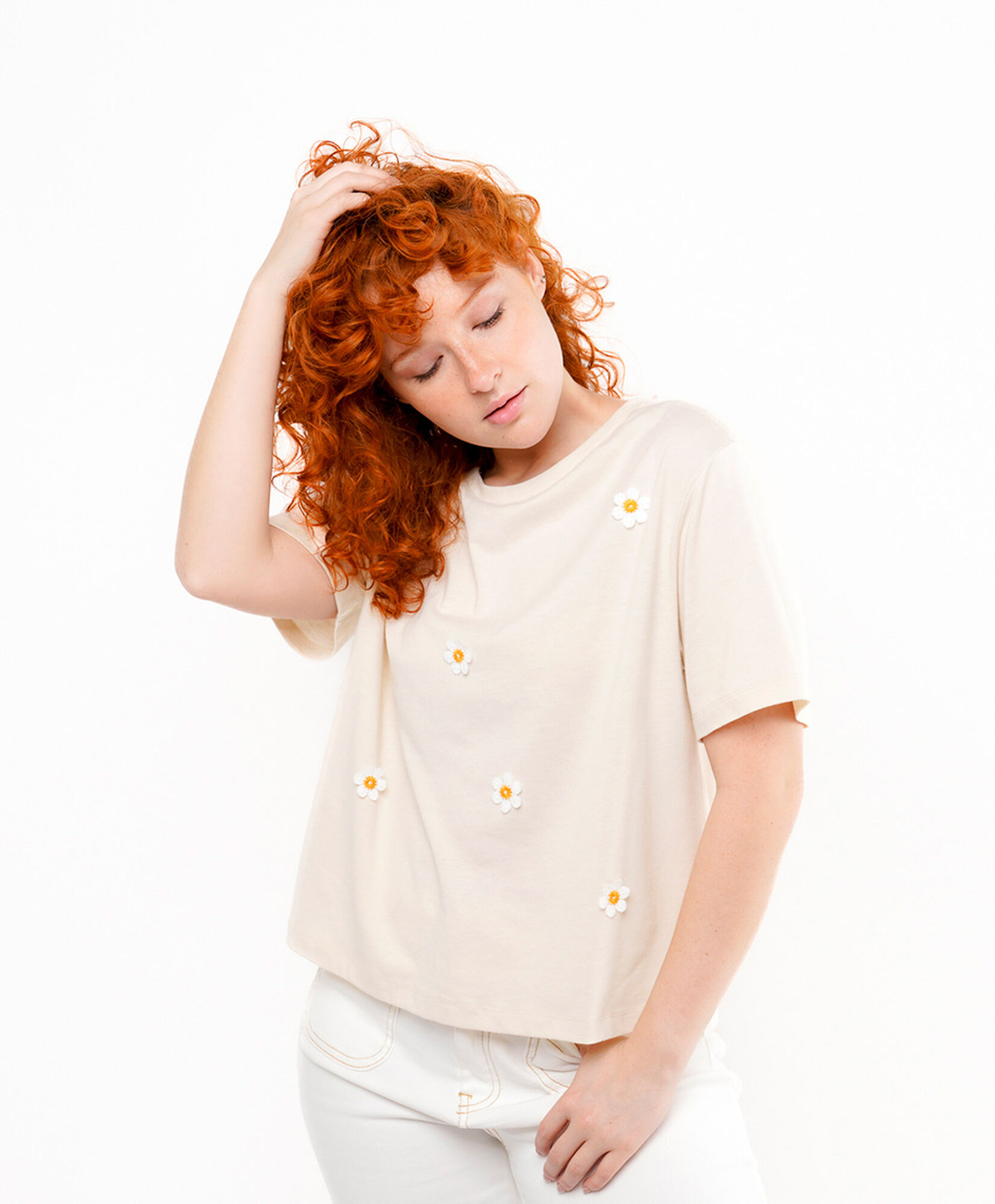 Polera mujer flores bordadas Polera mujer flores bordadas