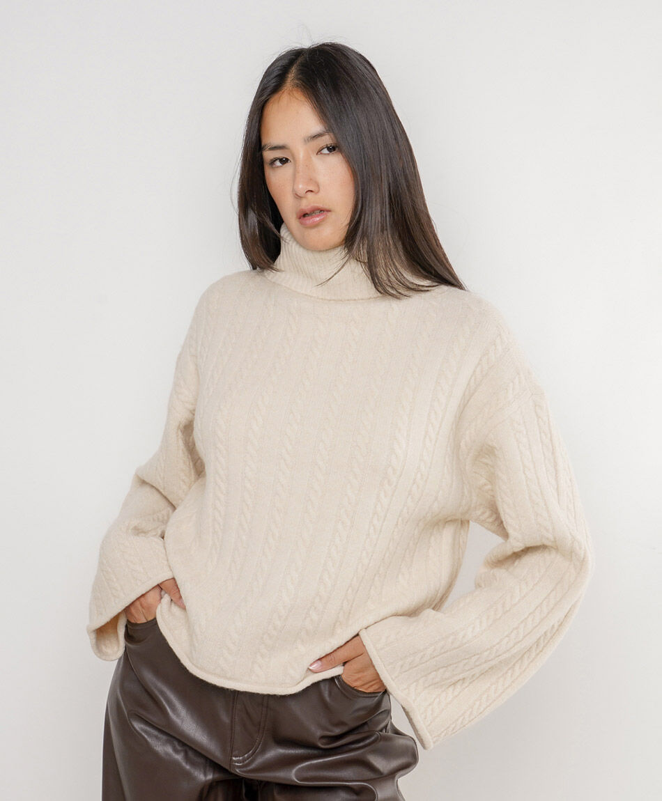 Sweater mujer trenzado cuello alto