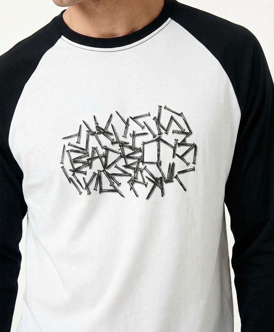 Polera hombre bicolor clavos
