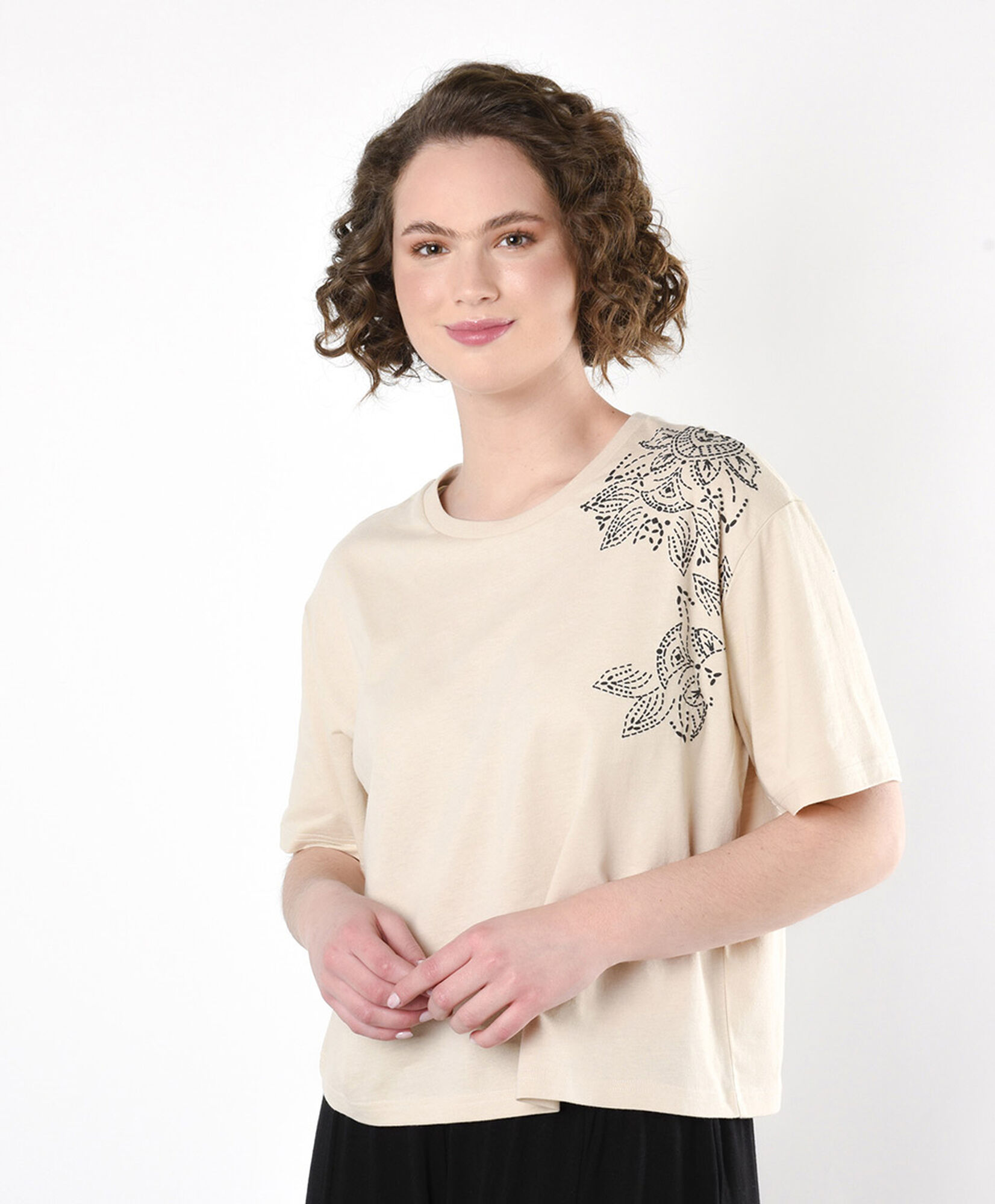 Polera mujer print mandala hombro Polera mujer print mandala hombro