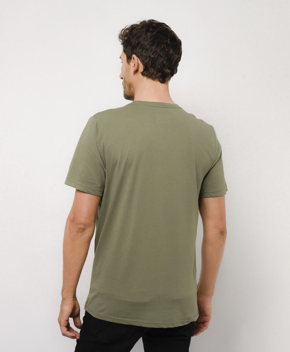 Polera hombre bolsillo parche