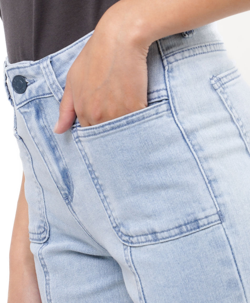 Jeans mujer bolsillos dise&ntilde;o frontal flare