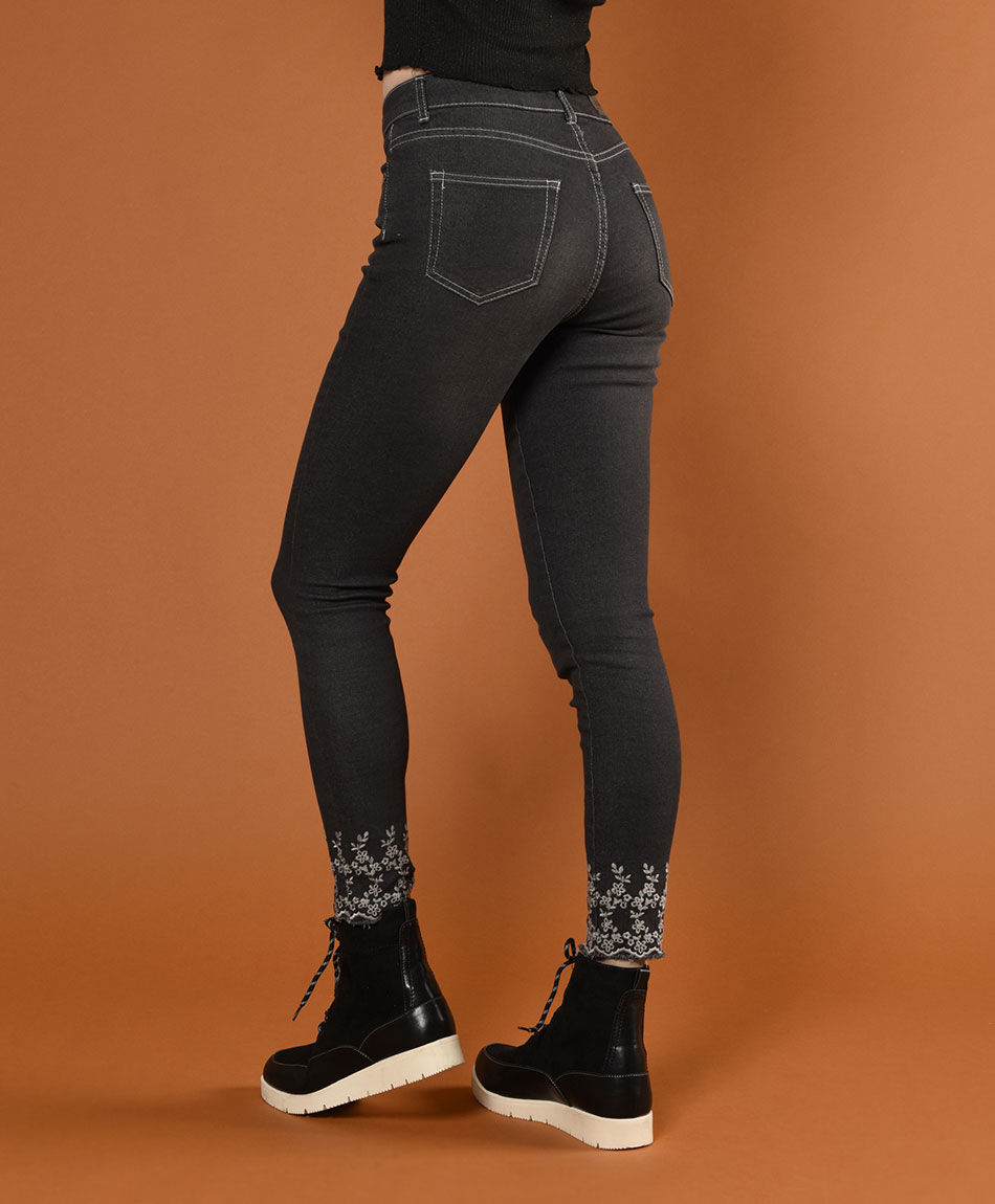 Jeans tiro medio skinny fit