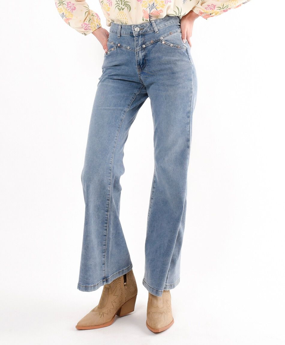 Jeans mujer tachas redondas flare