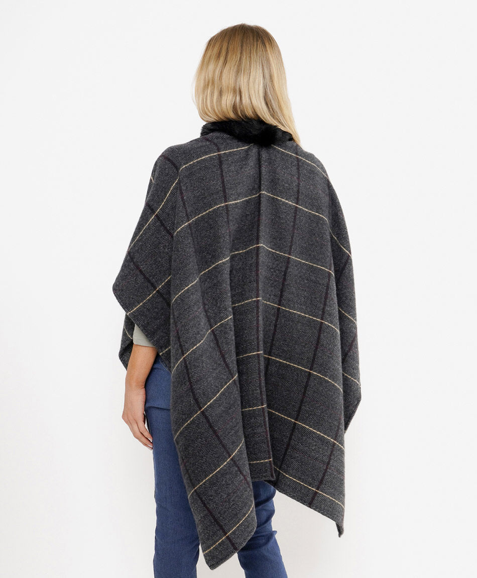 Poncho mujer dise&ntilde;o lineas