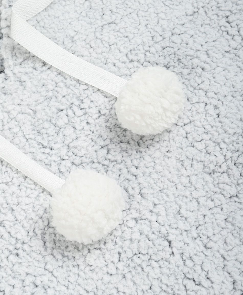 Poler&oacute;n manta mujer pompones oversize