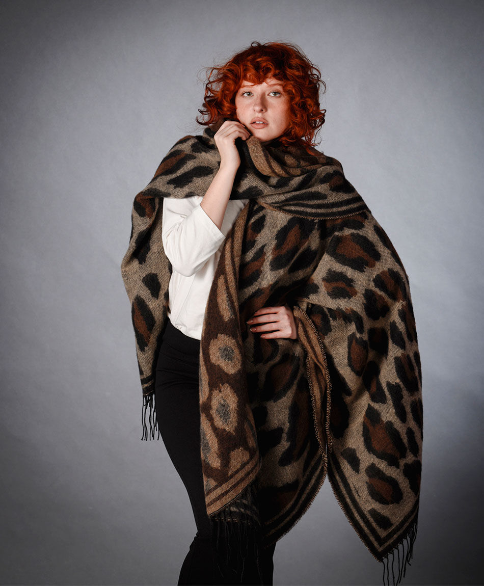 Poncho mujer animal print brown