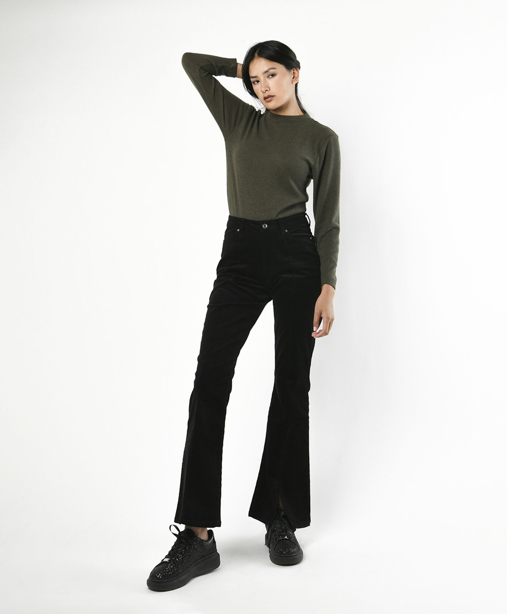 Pantalón mujer corderoy basta abierta negro Pantalón mujer corderoy basta abierta negro