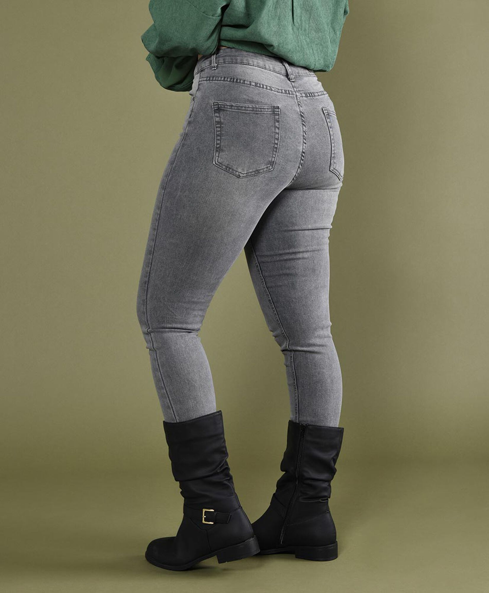 Jeans tiro alto skinny fit Jeans tiro alto skinny fit