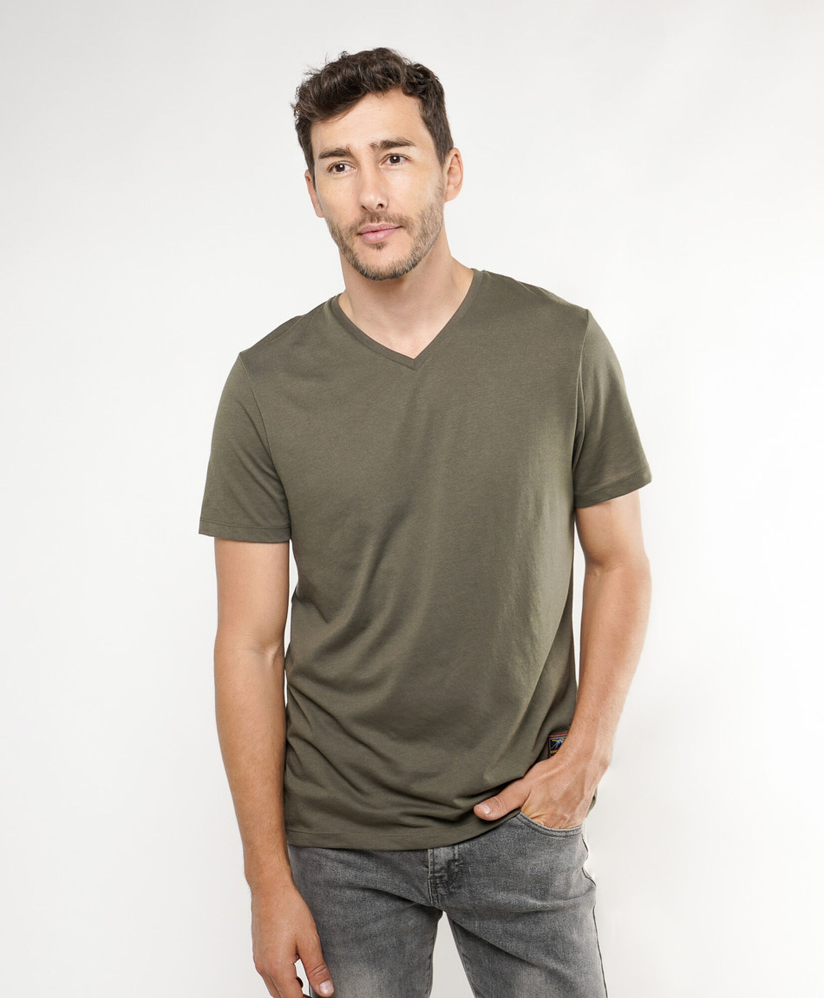 Polera hombre básica cuello v Polera hombre básica cuello v