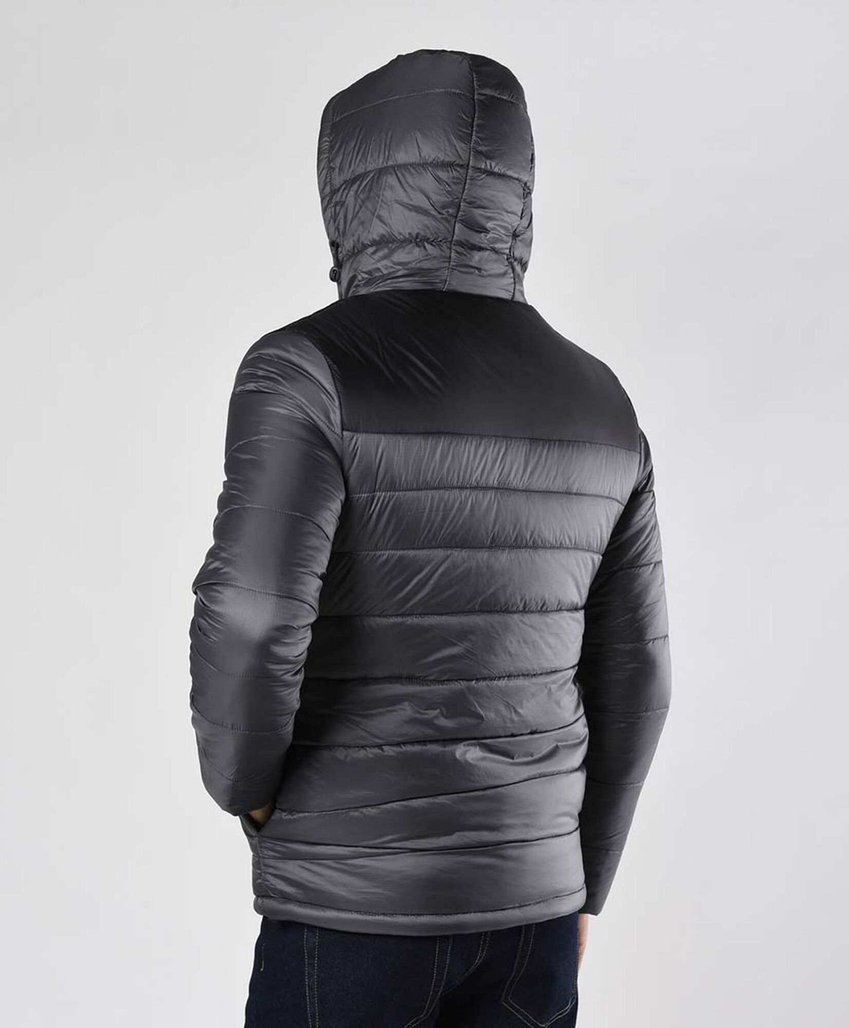 Parka deportiva hombre bicolor bolsillo en el pecho Parka deportiva hombre bicolor bolsillo en el pecho