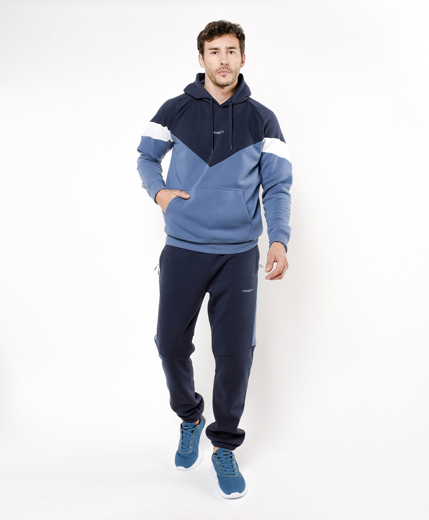 Pantalón deportivo hombre línea azul Pantalón deportivo hombre línea azul