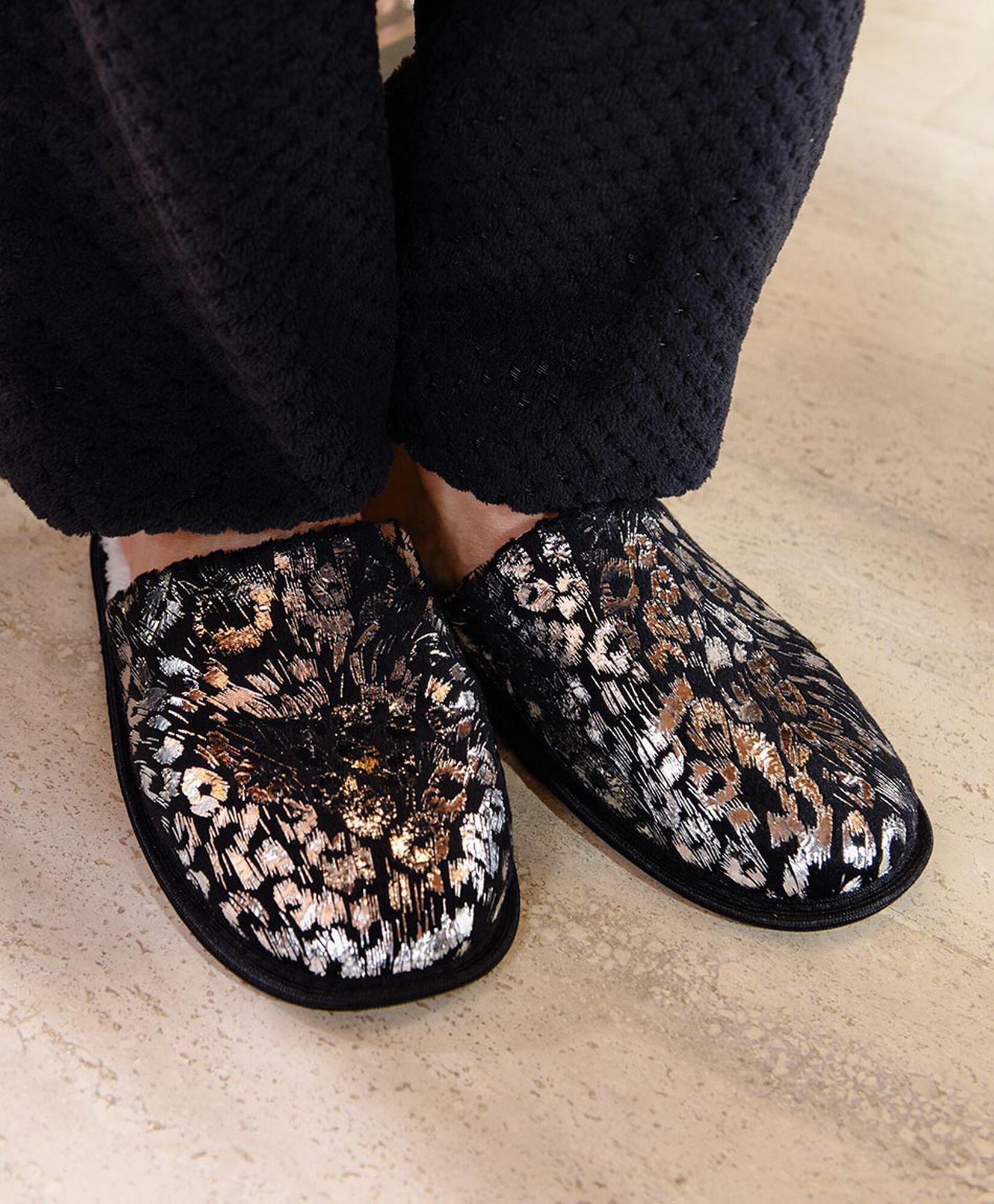 Pantufla mujer animal print brillo Pantufla mujer animal print brillo
