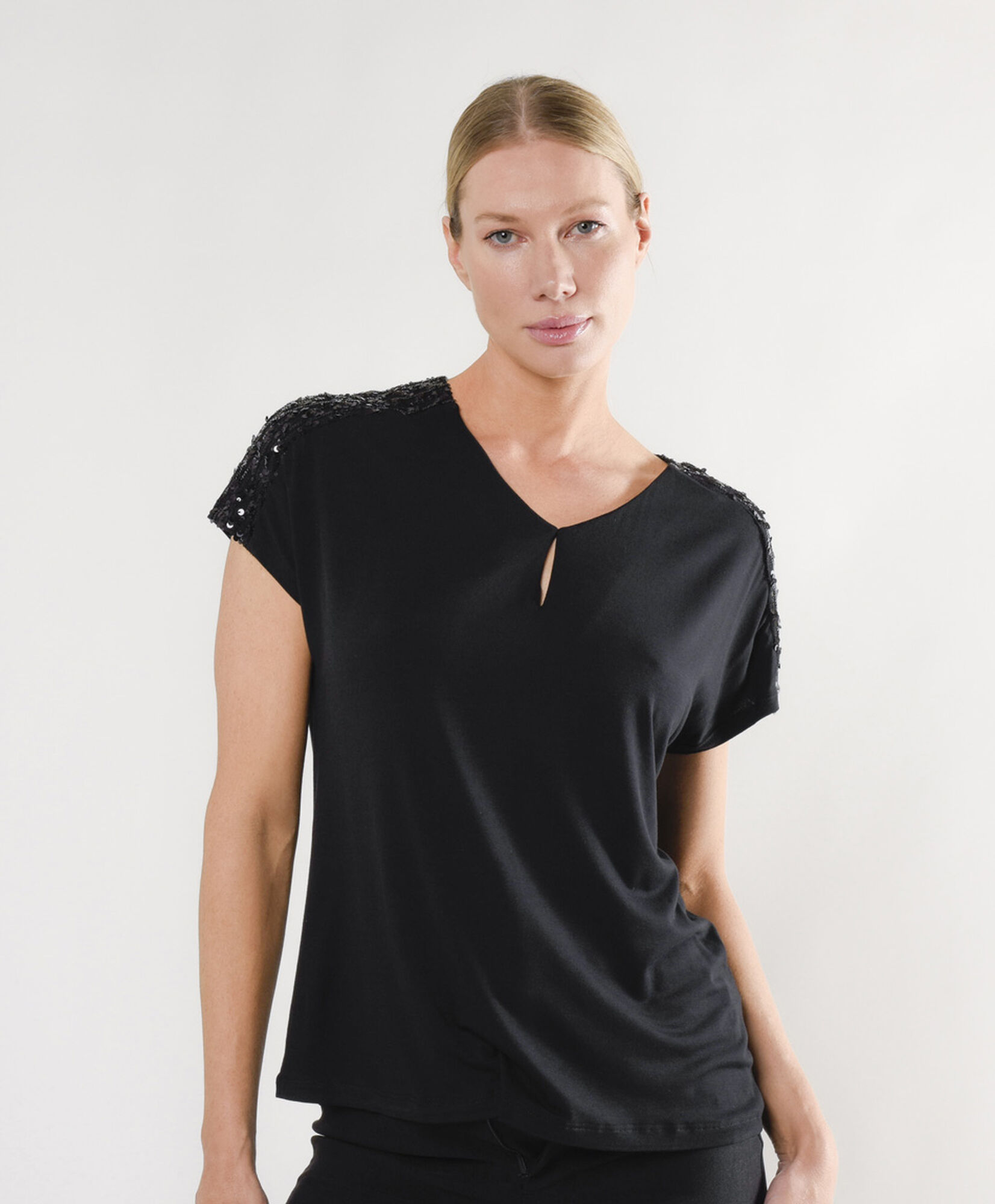 Polera mujer lentejuelas hombros Polera mujer lentejuelas hombros